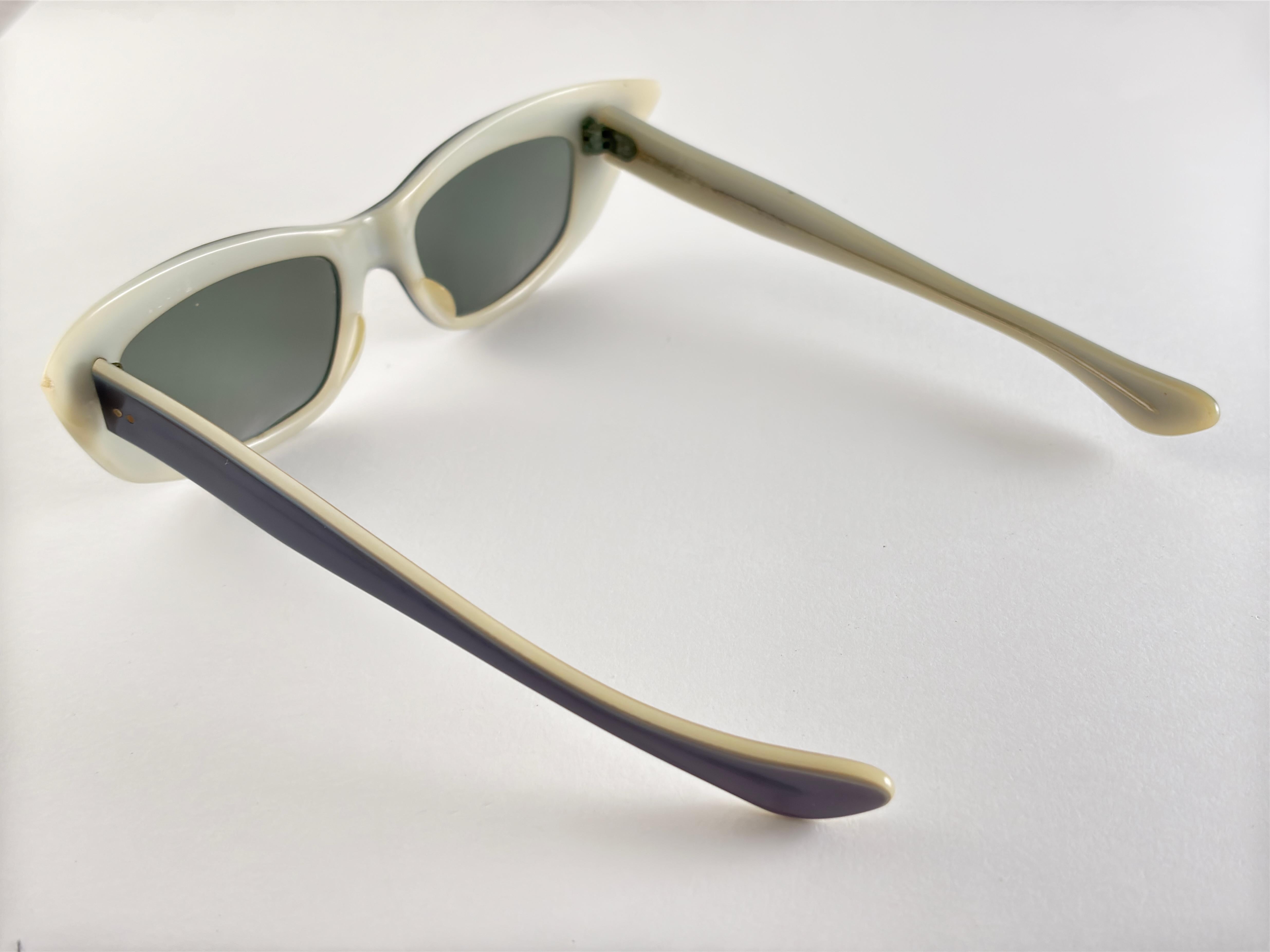 De las mujeres Gafas de sol Vintage de Ojos Cate Anchas de Mediados de Siglo Fabricadas en Francia en venta