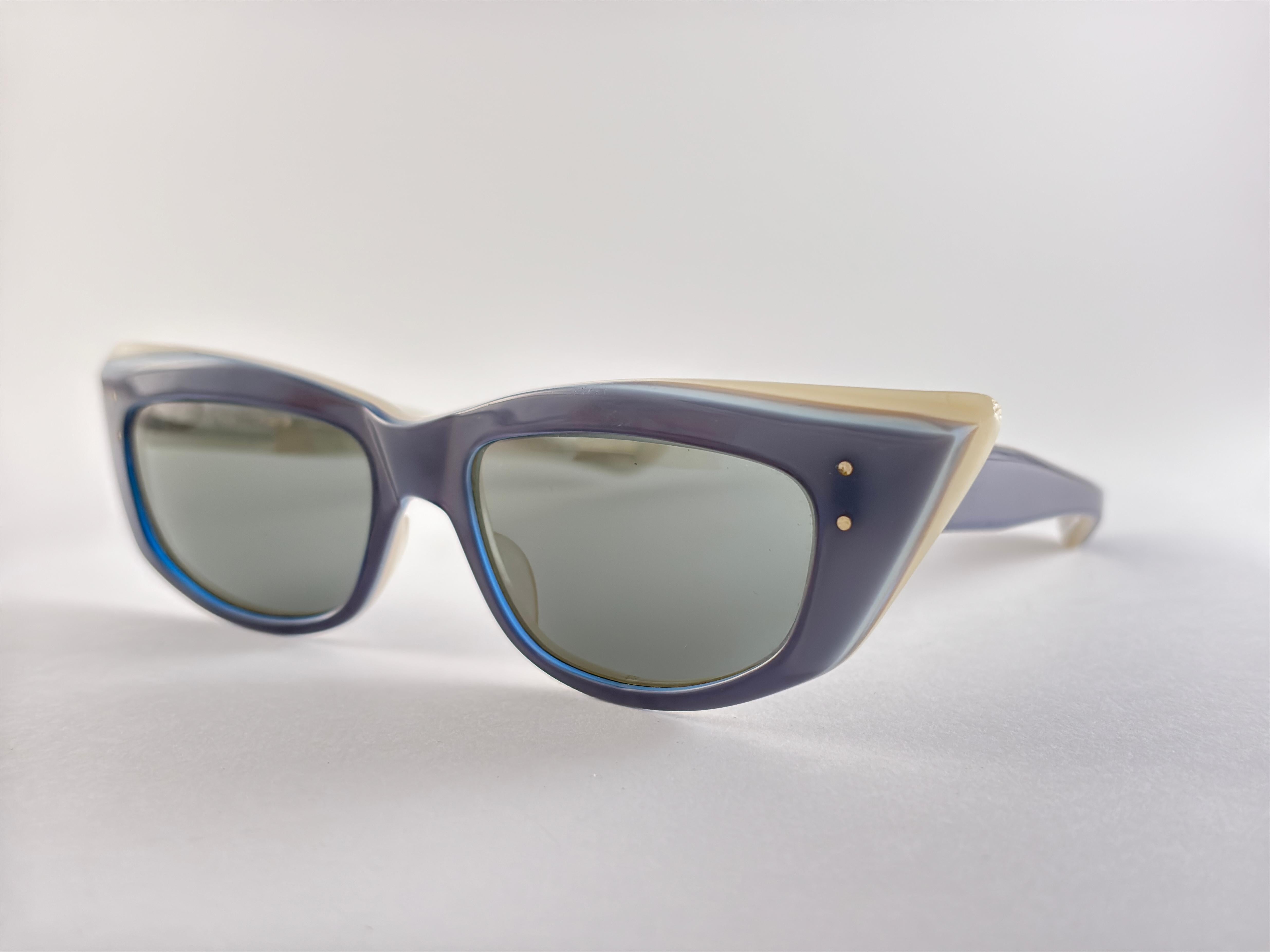 Gafas de sol Vintage de Ojos Cate Anchas de Mediados de Siglo Fabricadas en Francia en venta 2