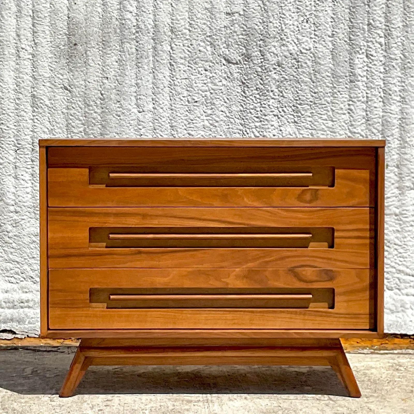 Fantastic vintage Midcentury chest of drawers. A small but handsome little guy. Made by the iconic Young manufacturing. Marked on the back. Acquired from a Palm Beach estate.