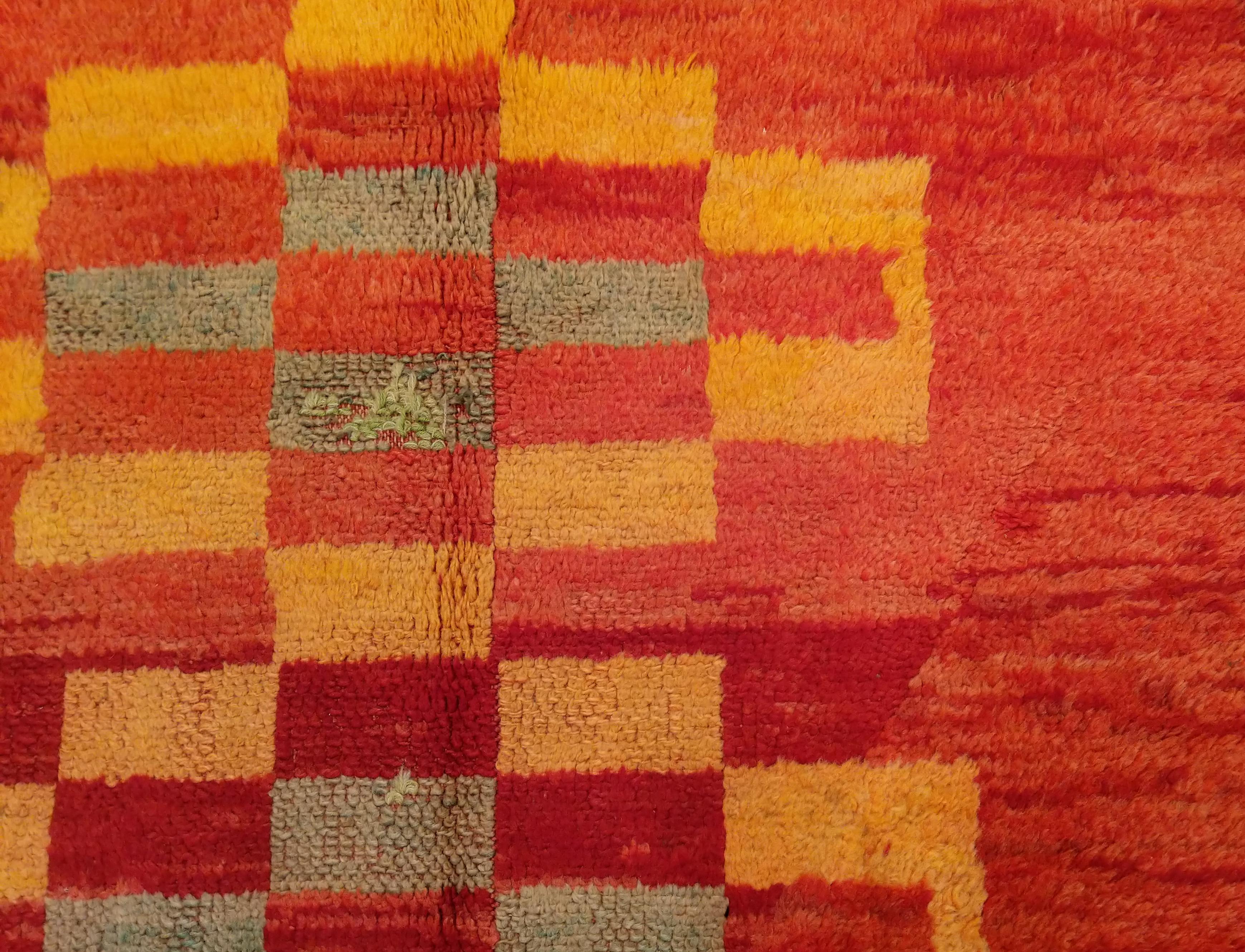 Vintage Middle Atlas Mrirt Moroccan Berber Rug For Sale 3