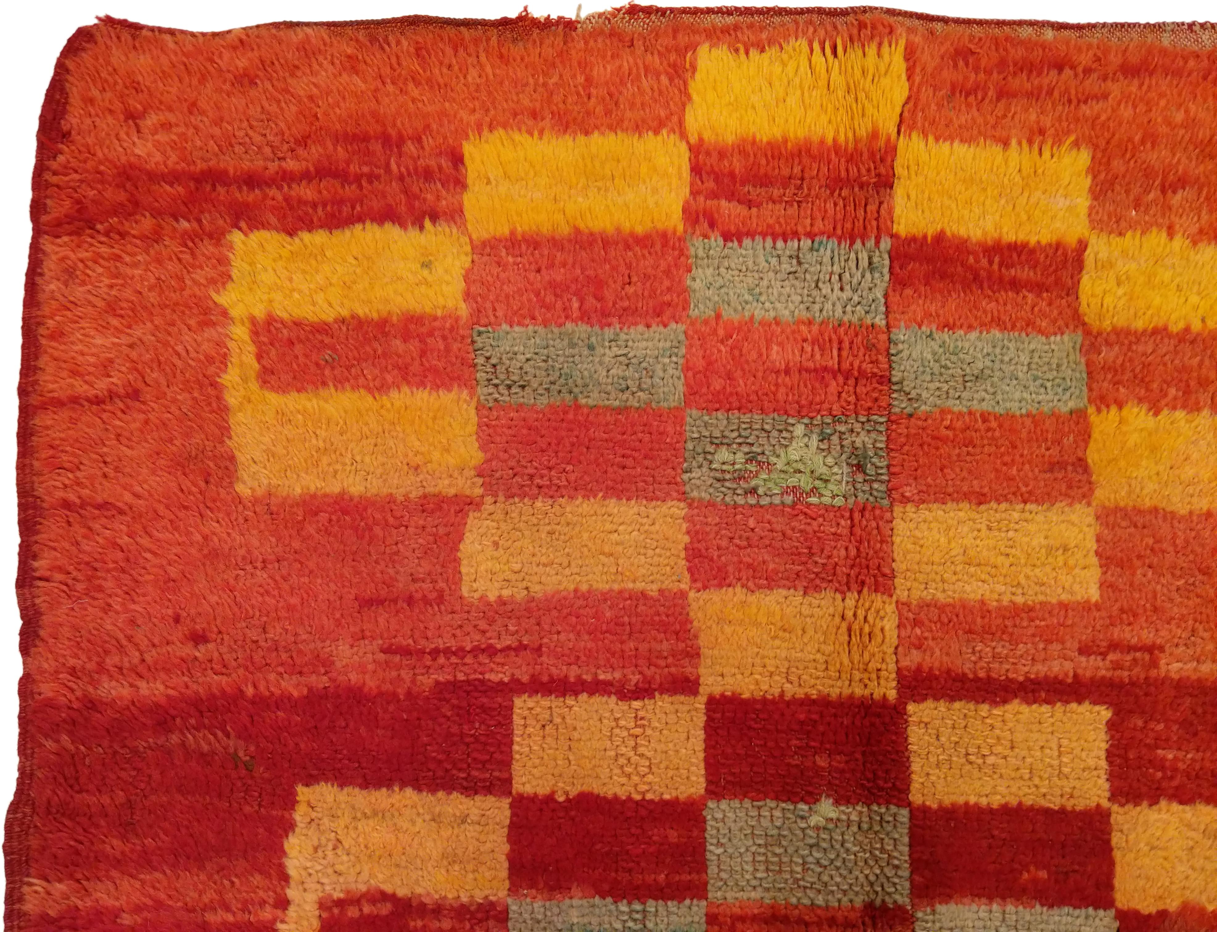 Vintage Middle Atlas Mrirt Moroccan Berber Rug For Sale 4