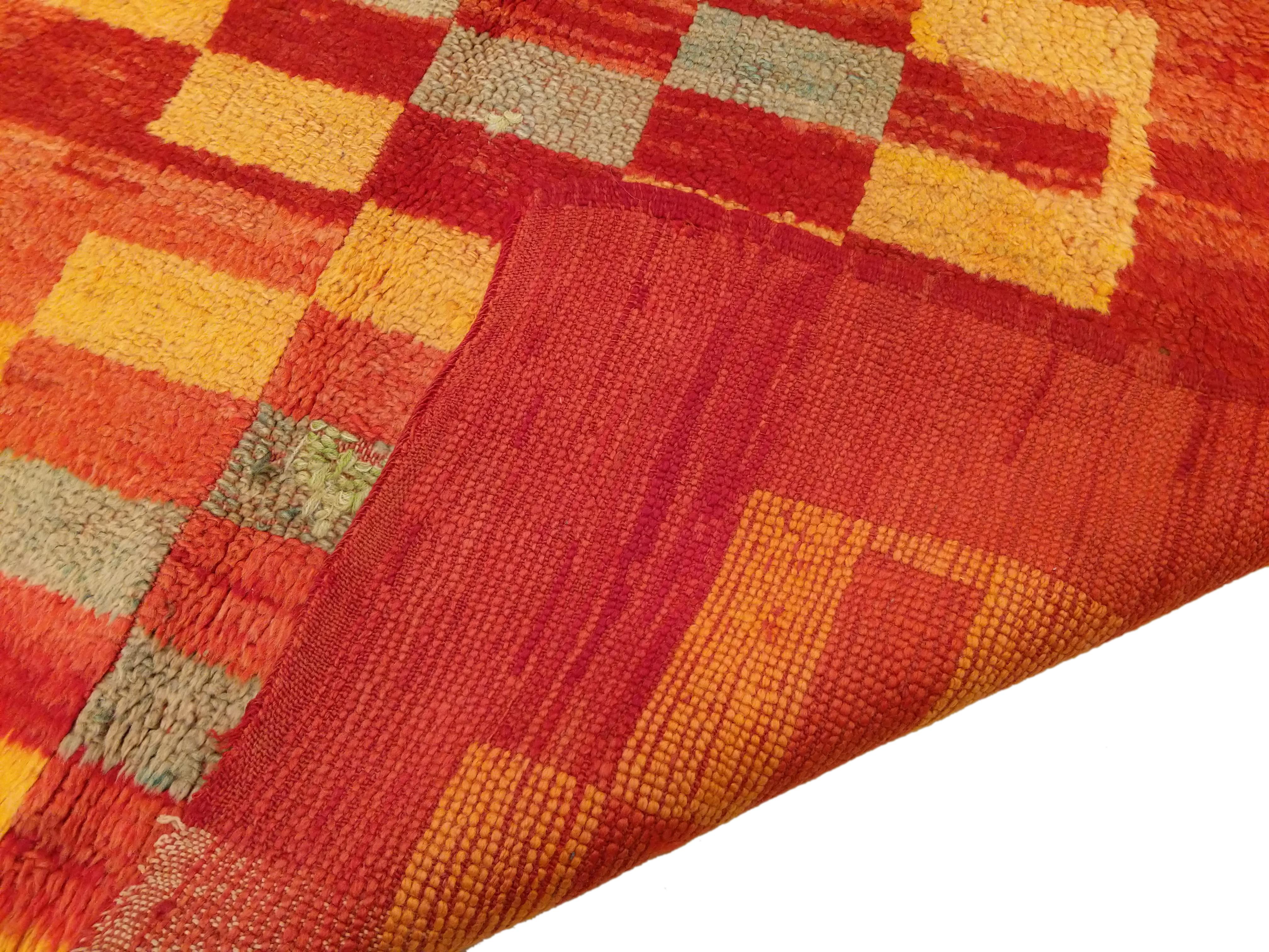 Vintage Middle Atlas Mrirt Moroccan Berber Rug For Sale 5