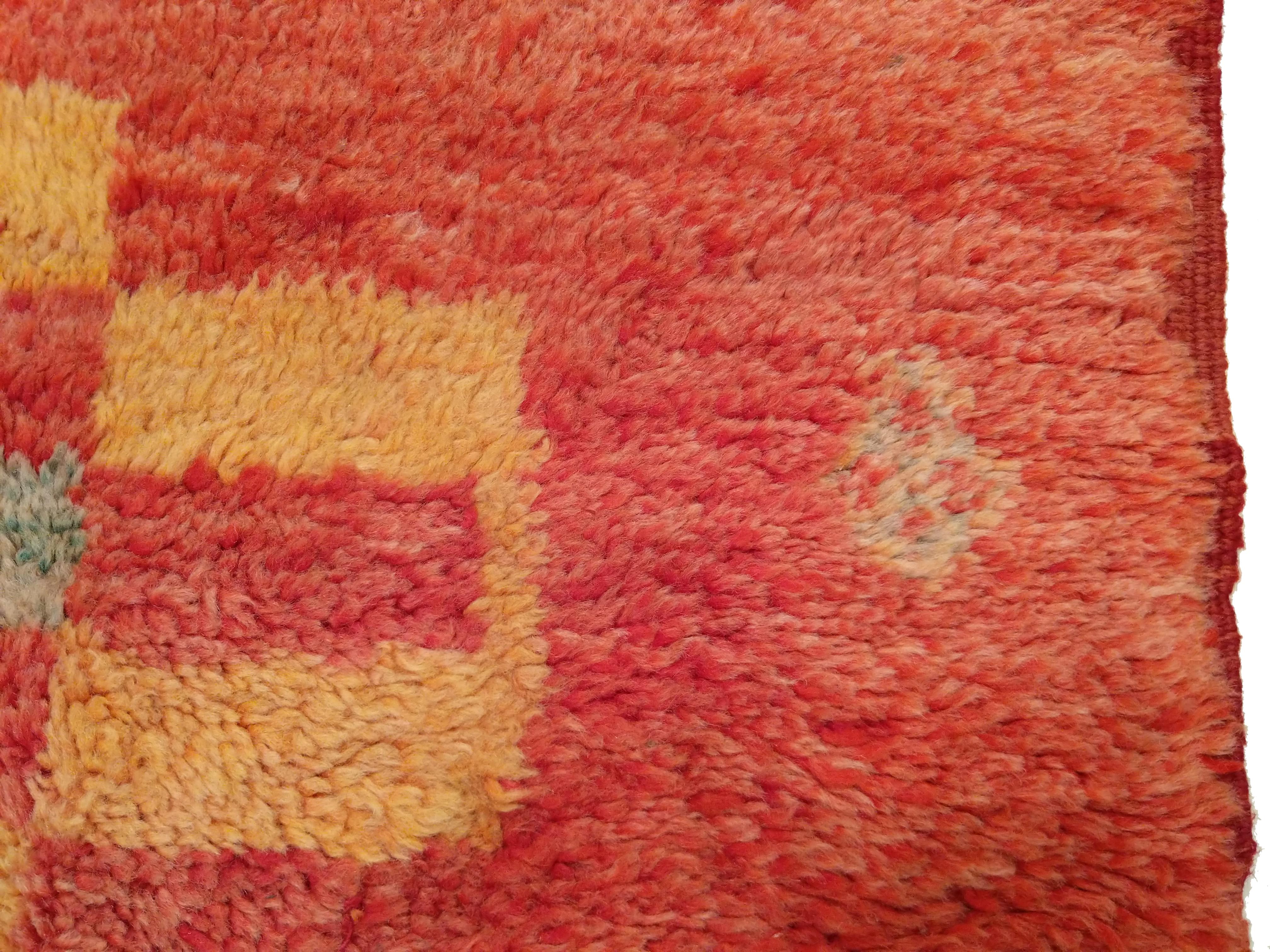Wool Vintage Middle Atlas Mrirt Moroccan Berber Rug For Sale
