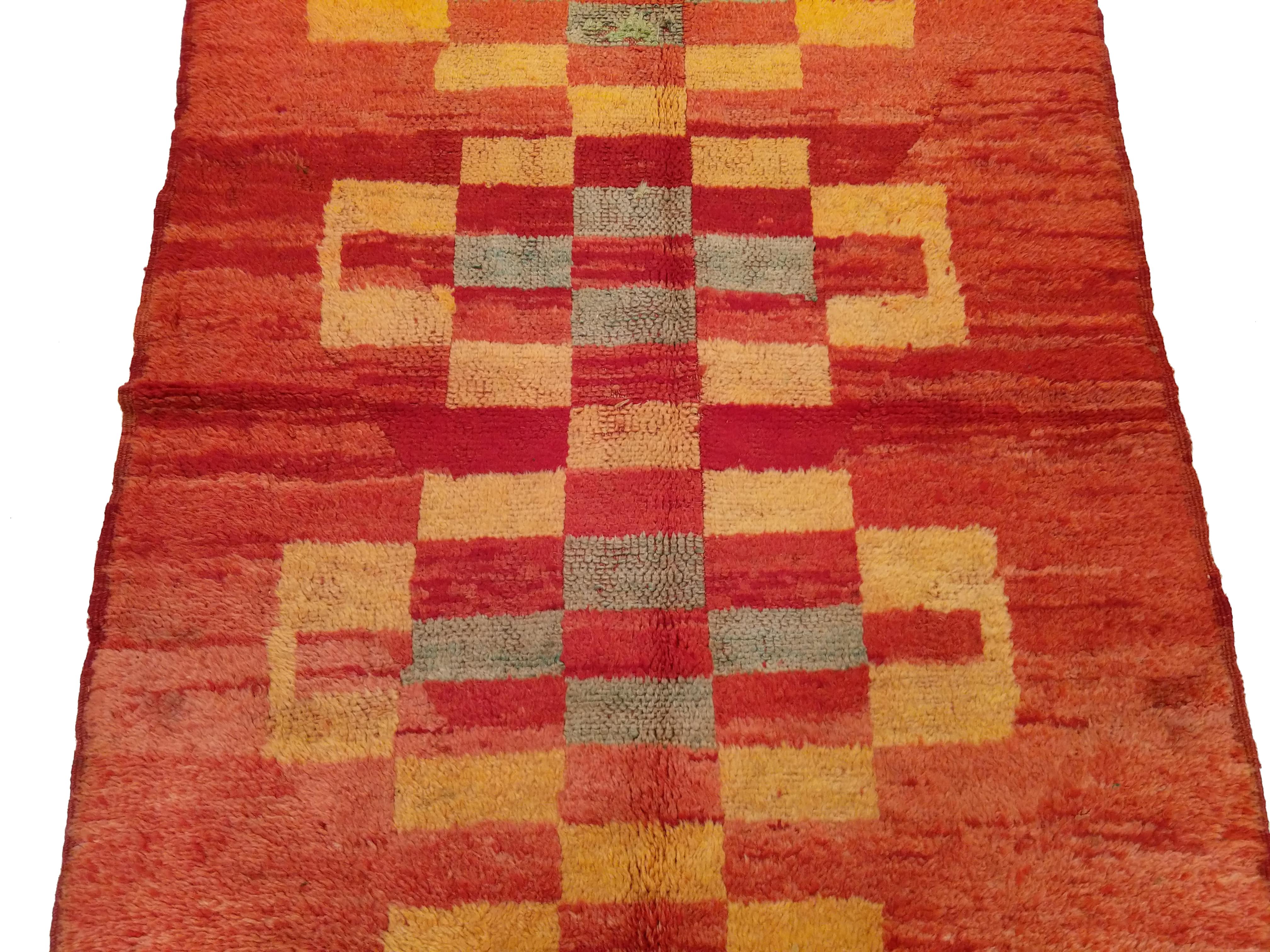 Vintage Middle Atlas Mrirt Moroccan Berber Rug For Sale 2