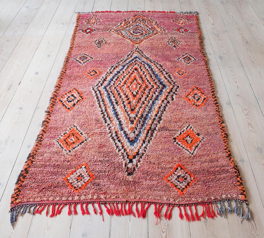 Morocco, Vintage

Middle Atlas rug. 

H 274 x W 157 cm