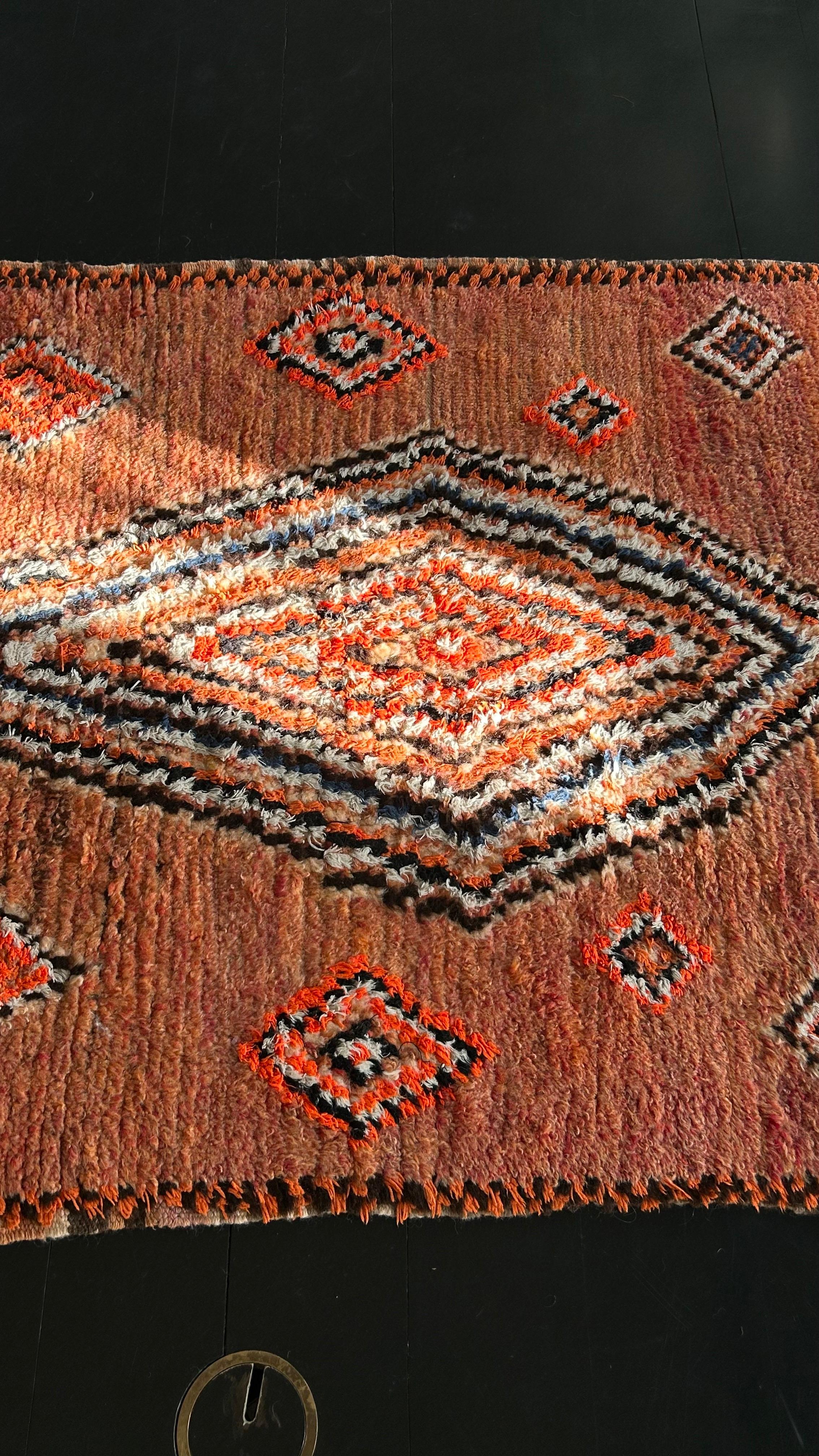 Wool Vintage Middle Atlas Rhombus Pattern Rug in Orange / Pink, Morocco, 20th Century For Sale
