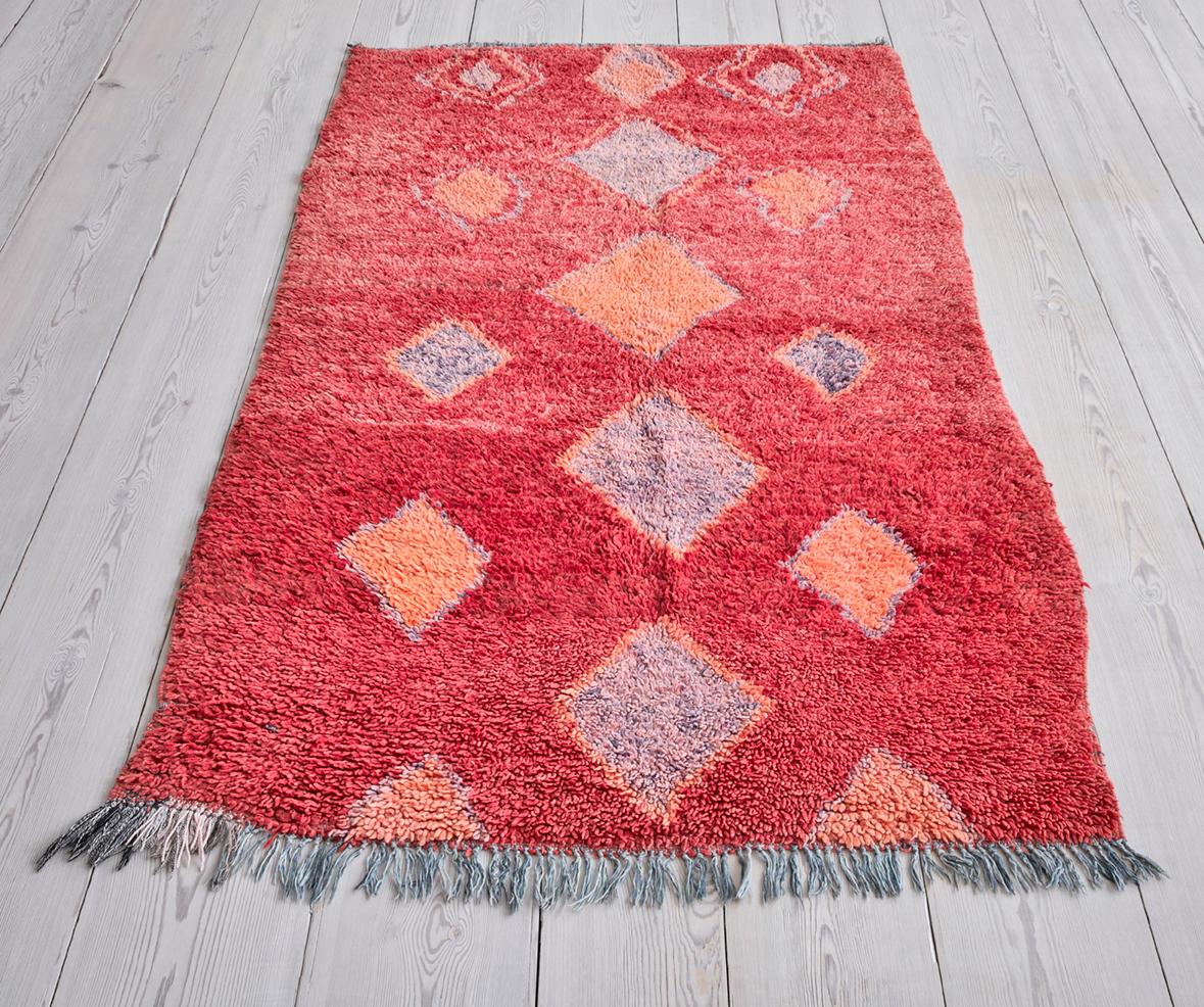 Morocco, vintage

Red Middle Atlas rug with orange and aubergine harlequin pattern.

Measures: H 238 x W 137 cm.