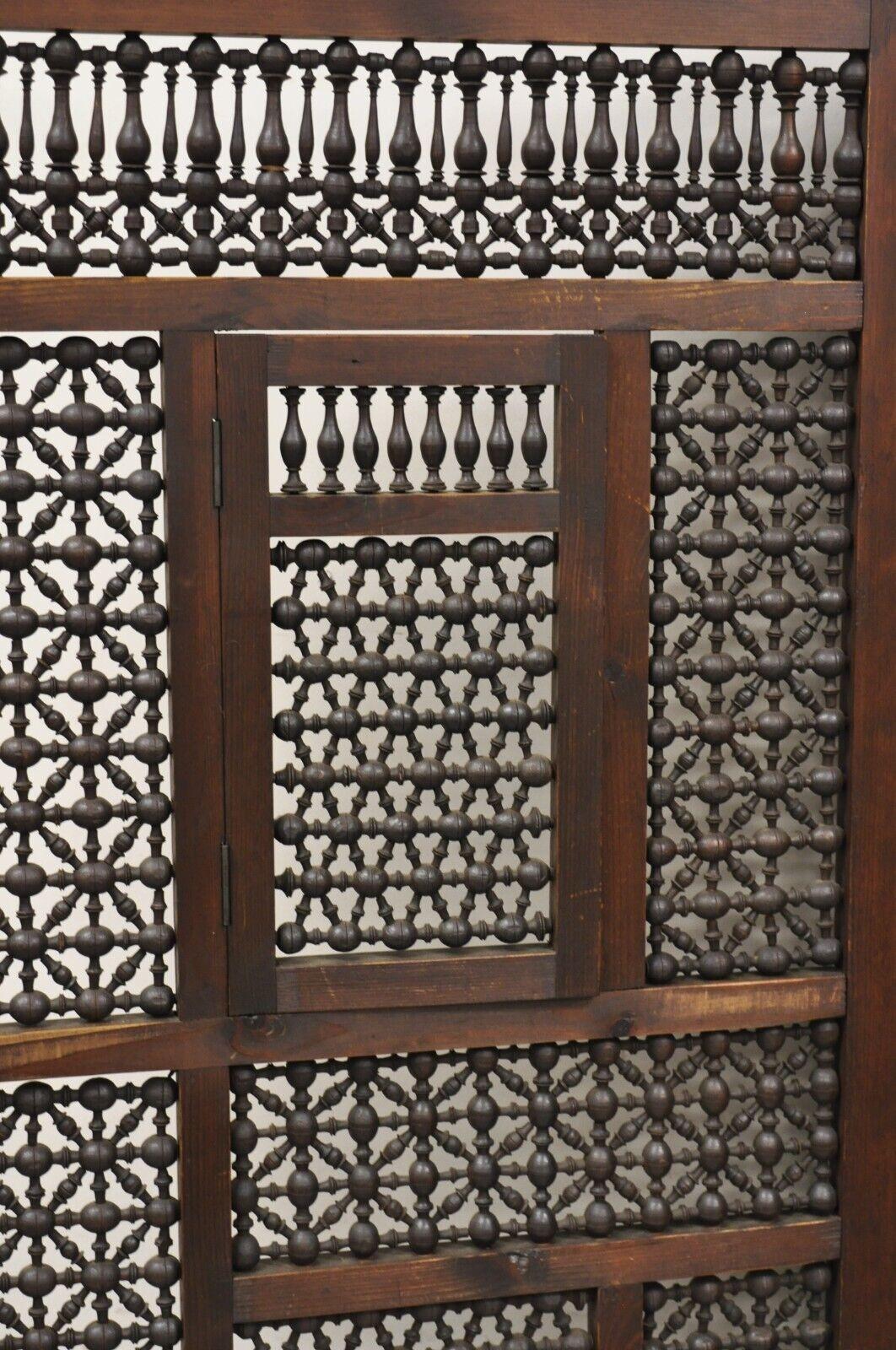 Vintage Middle Eastern 3 Panel Mashrabiya Lattice Folding Screen Room Divider In Good Condition For Sale In Philadelphia, PA