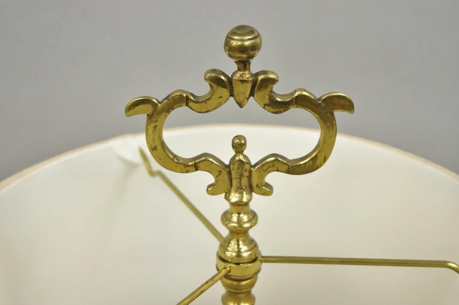20ième siècle Vintage Middle Eastern Brass Genie Oil Lamp Candelabra Table Lamp w/ Shade en vente