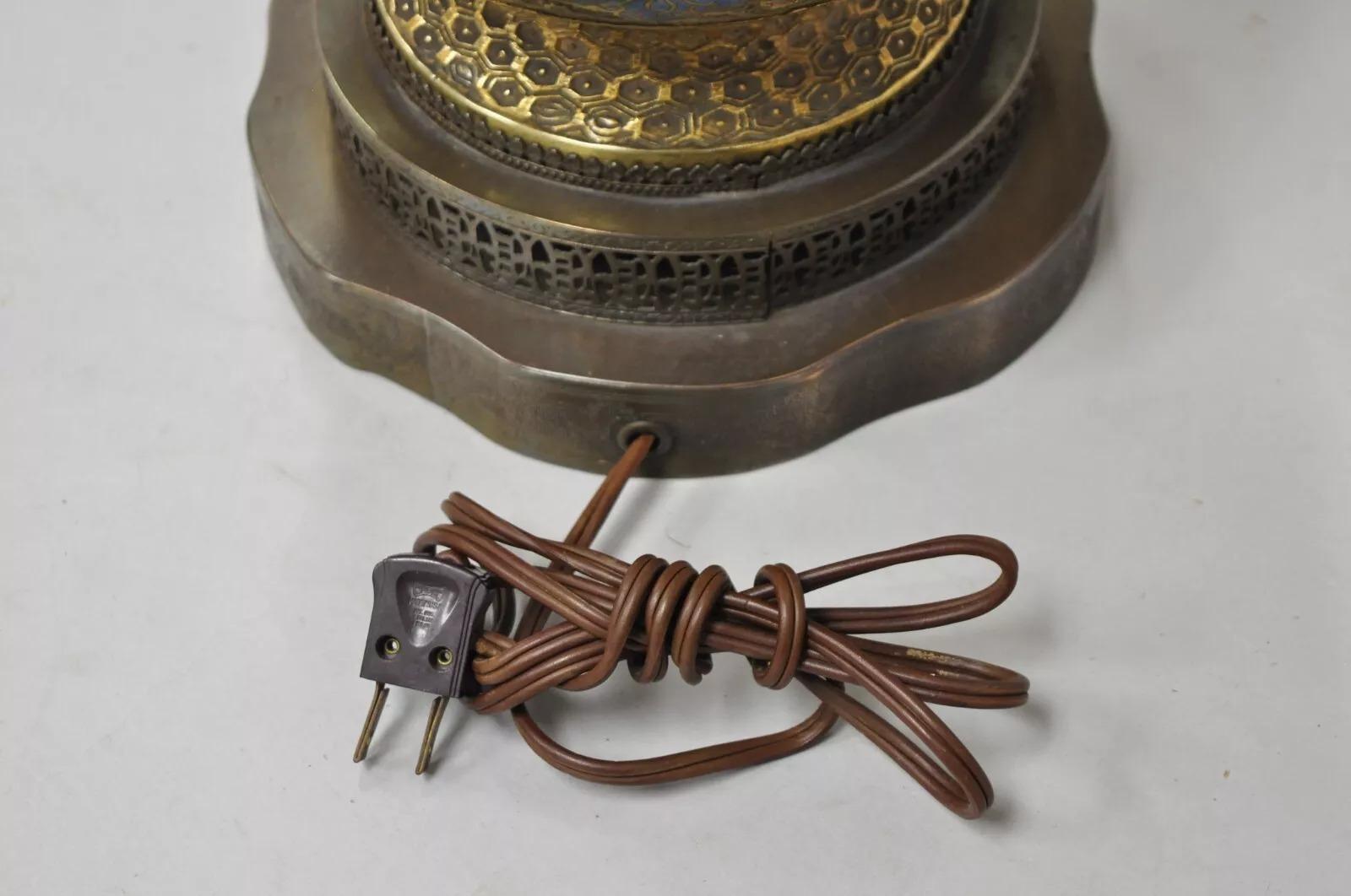Lampe de table vintage du Moyen-Orient en cloisonné champlevé bleu vert en laiton en vente 3