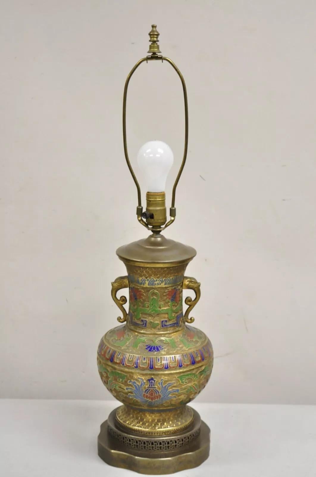 Lampe de table vintage du Moyen-Orient en cloisonné champlevé bleu vert en laiton en vente 4