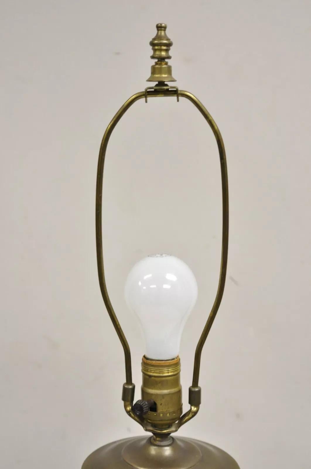 Lampe de table vintage du Moyen-Orient en cloisonné champlevé bleu vert en laiton Bon état - En vente à Philadelphia, PA