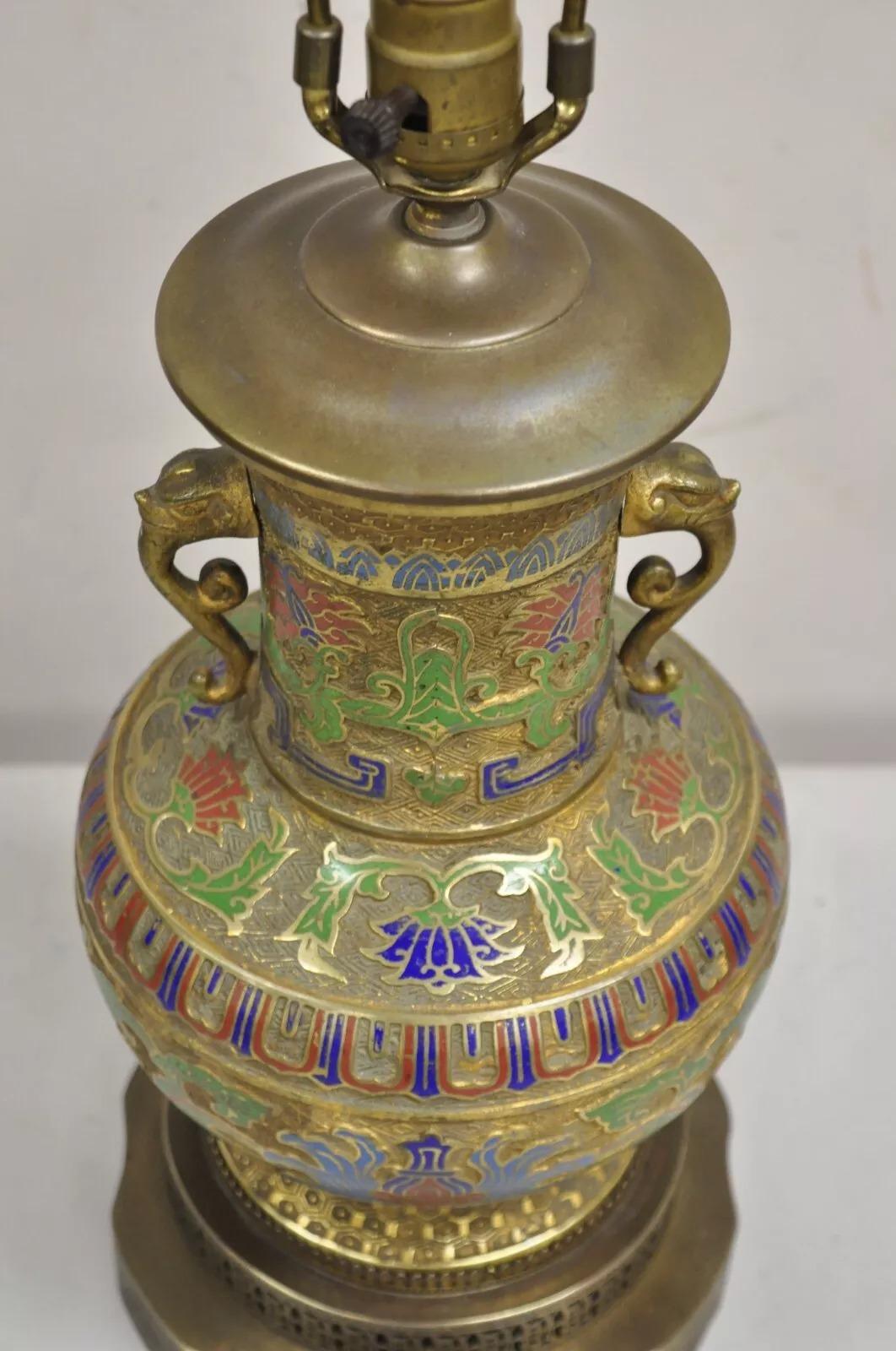 20ième siècle Lampe de table vintage du Moyen-Orient en cloisonné champlevé bleu vert en laiton en vente