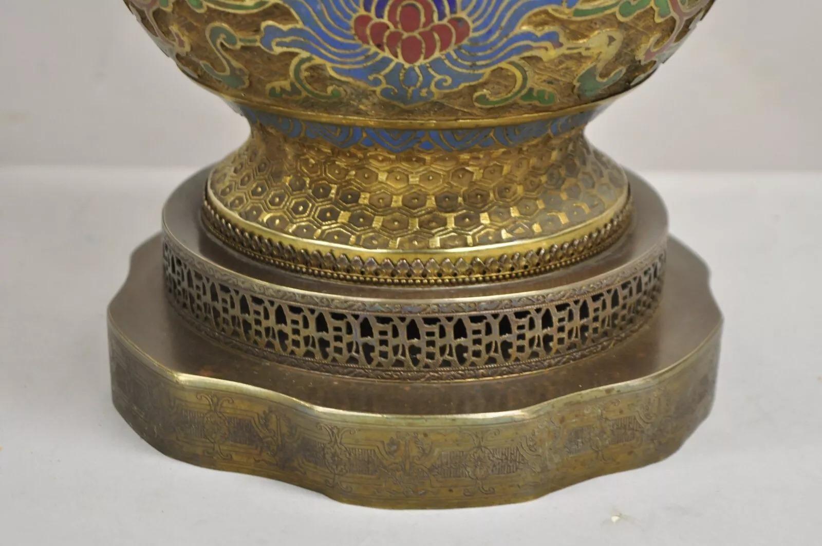 Laiton Lampe de table vintage du Moyen-Orient en cloisonné champlevé bleu vert en laiton en vente