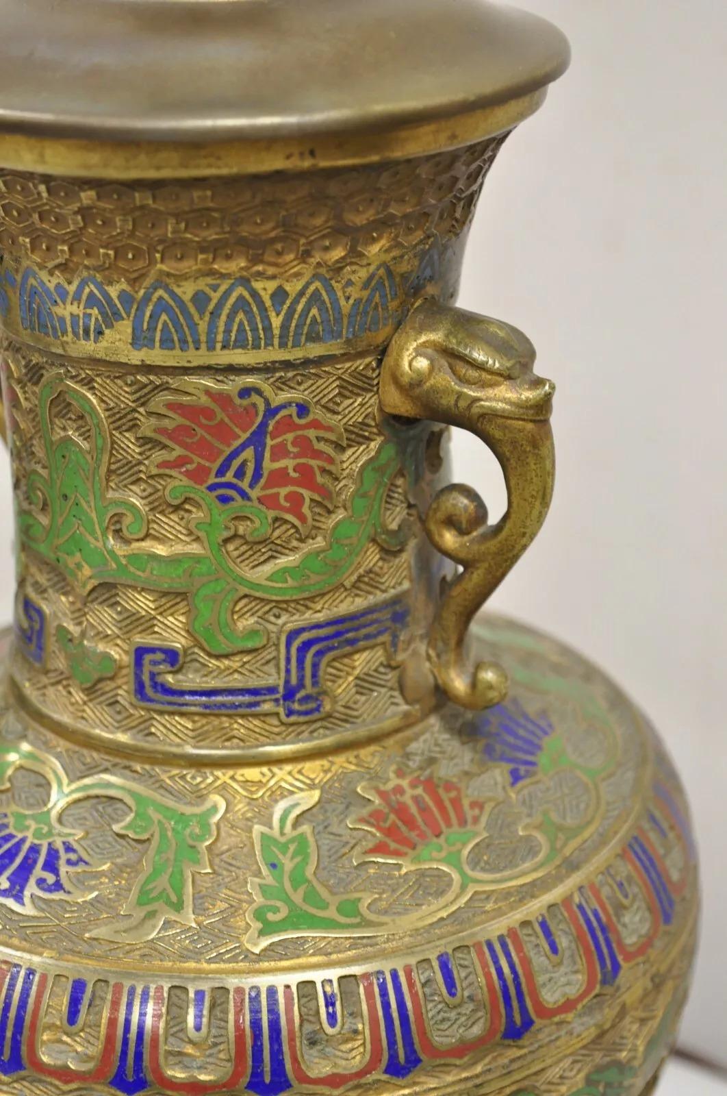 Lampe de table vintage du Moyen-Orient en cloisonné champlevé bleu vert en laiton en vente 2