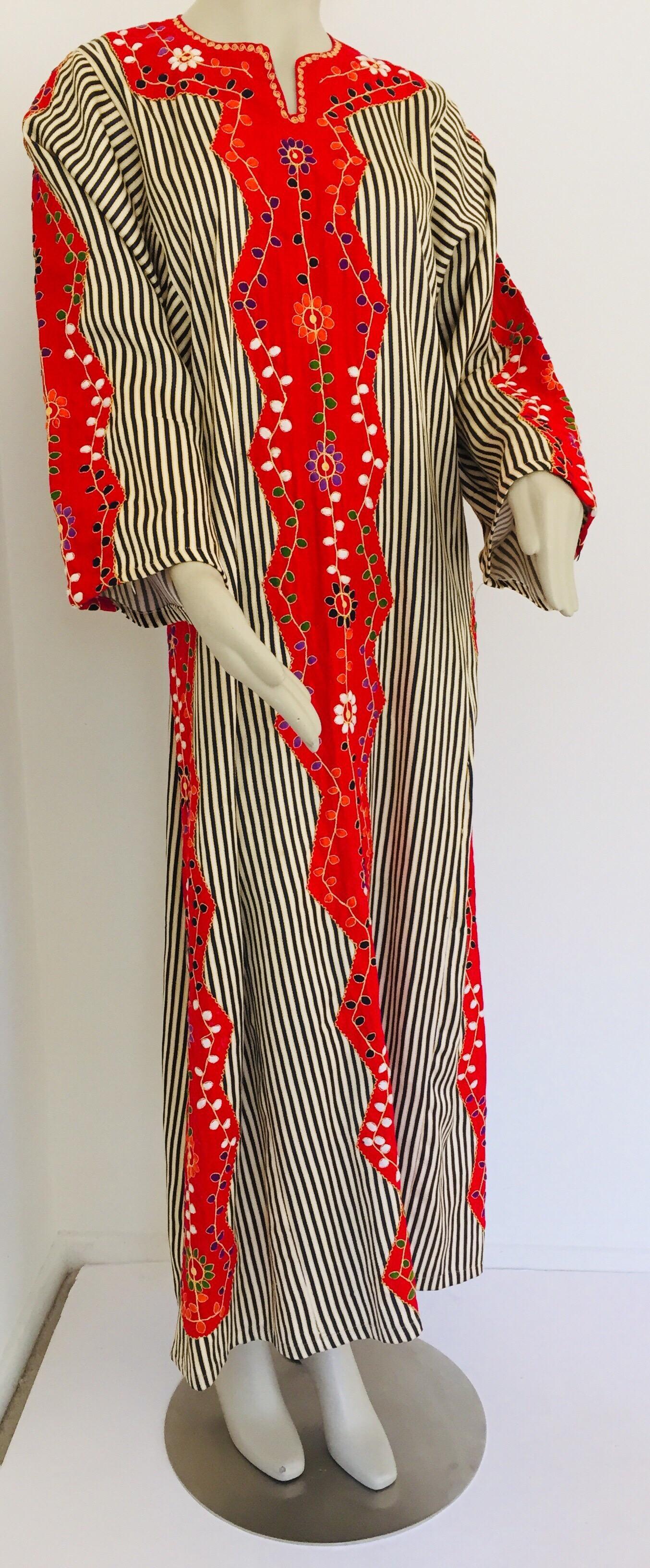 Marron Vintage Middle Eastern Ethnic Caftan, Kaftan Maxi Dress en vente