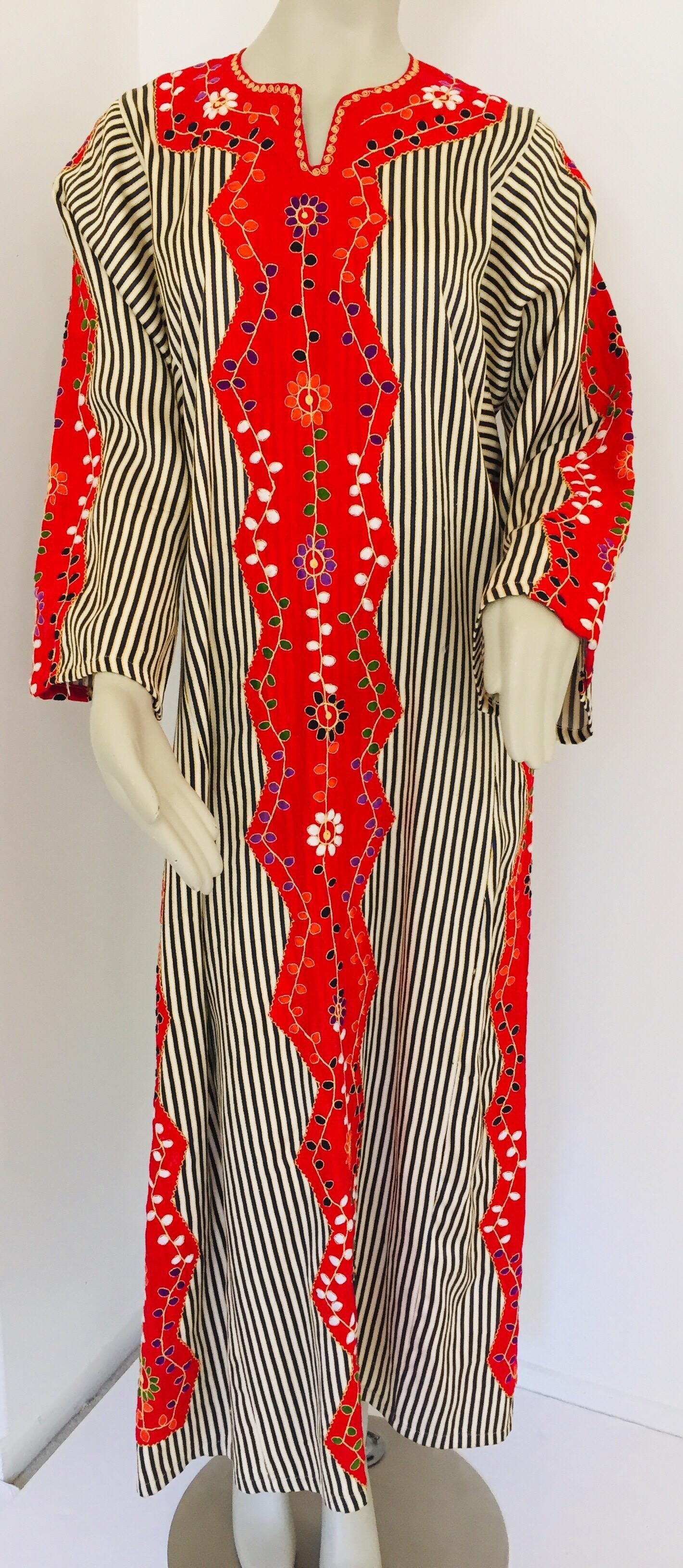 Vintage Middle Eastern Ethnic Caftan, Kaftan Maxi Dress In Good Condition For Sale In North Hollywood, CA