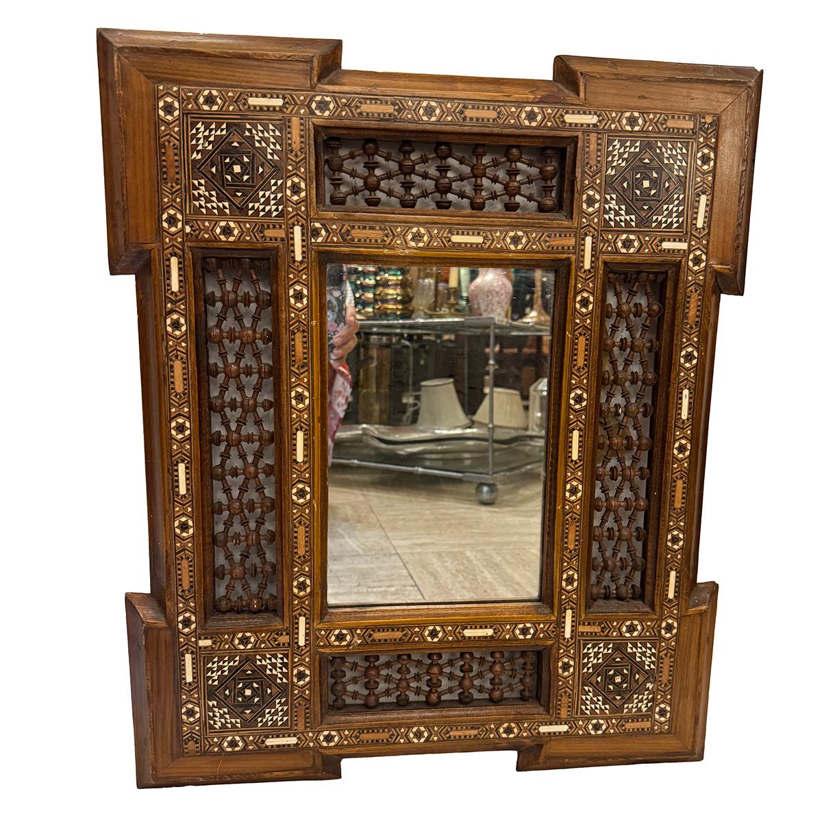Perse Vintage Middle Eastern Mirror en vente