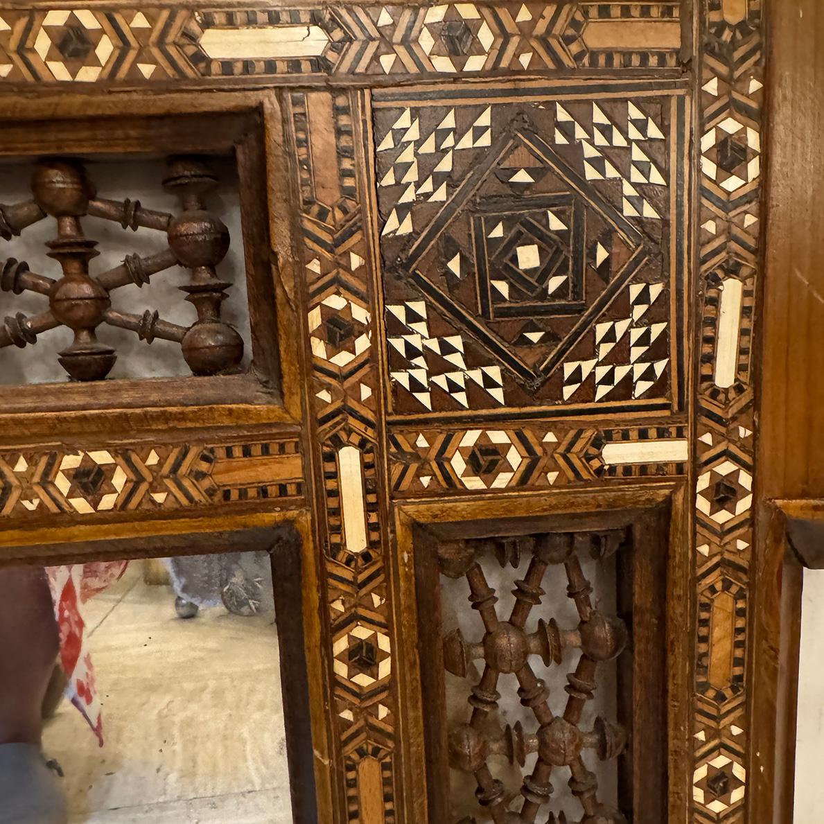 Vintage Middle Eastern Mirror Bon état - En vente à New York, NY