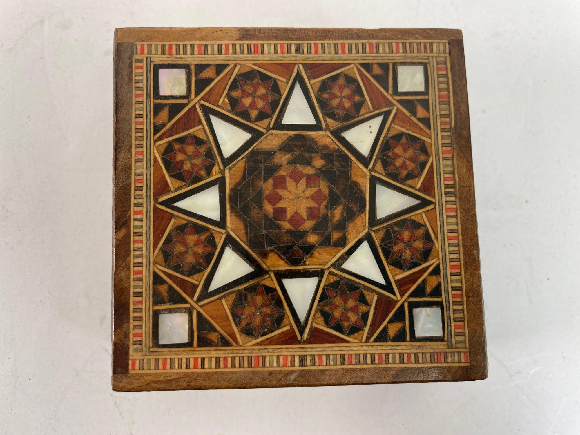 Lebanese Vintage Middle Eastern Moorish Inlaid Marquetry Mosaic Box For Sale