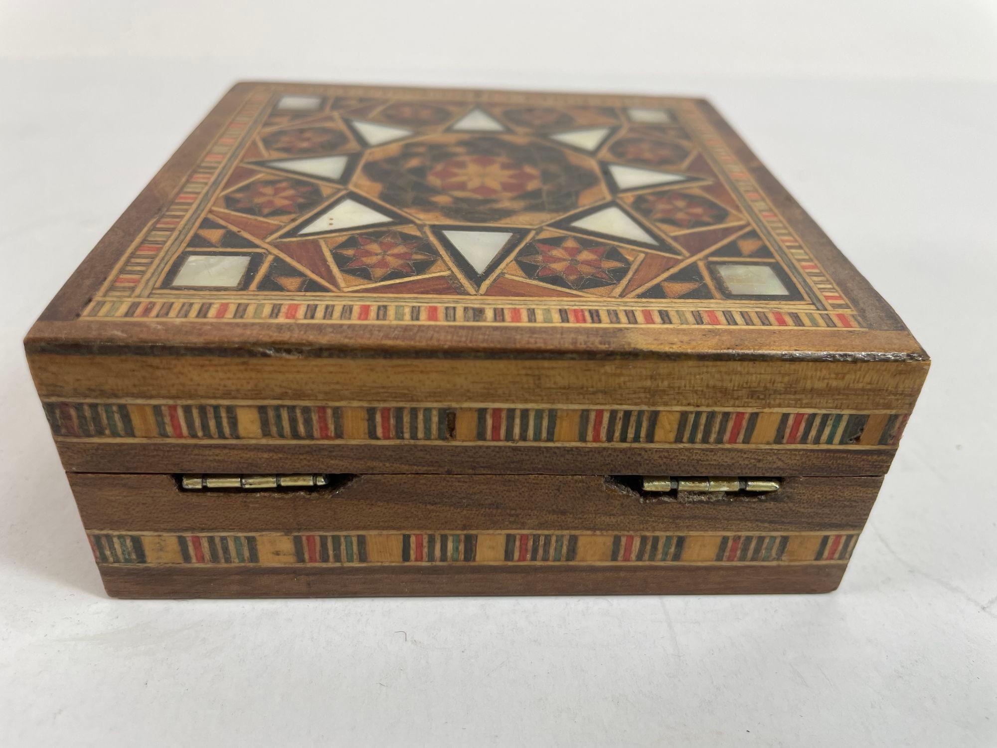 20th Century Vintage Middle Eastern Moorish Inlaid Marquetry Mosaic Box For Sale