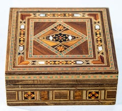 Vintage Middle Eastern Moorish Inlaid Marquetry Mosaic Box with 6 Coasters