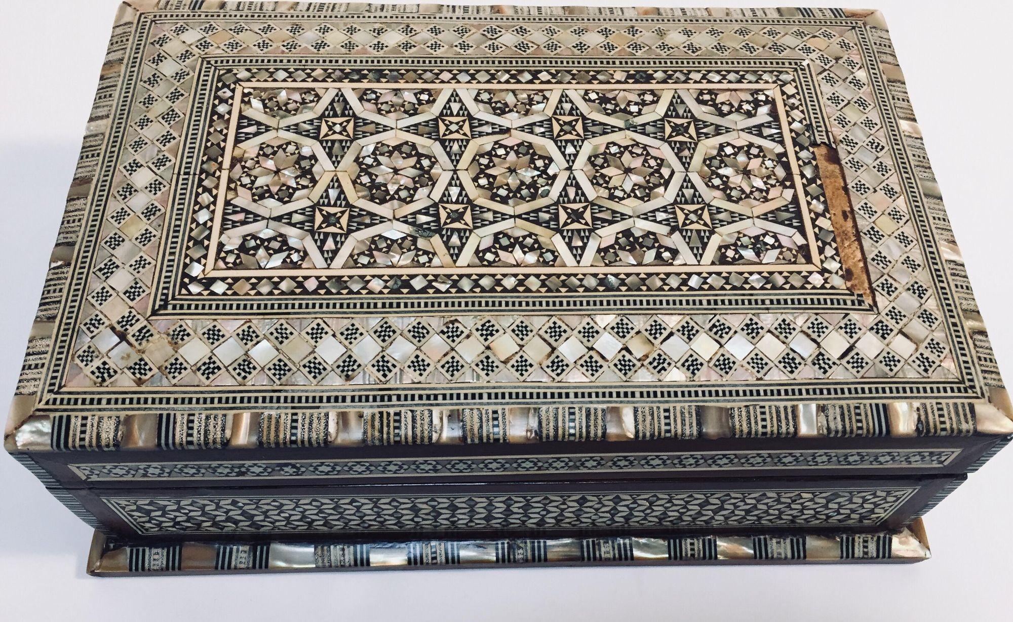 Vintage Nahost maurischen Mosaik Intarsien Box im Zustand „Gut“ im Angebot in North Hollywood, CA