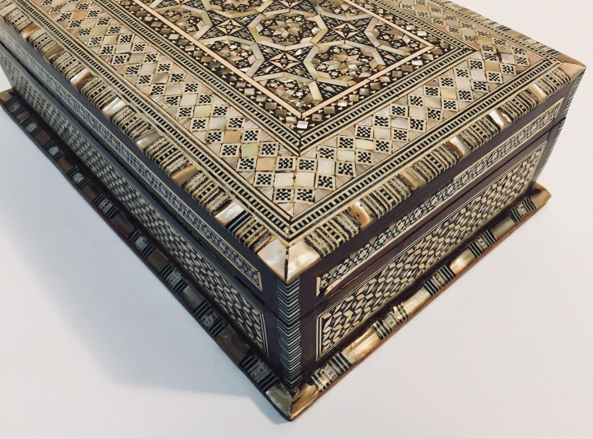 Vintage Middle Eastern Moorish Mosaic Marquetry Inlay Box For Sale 2