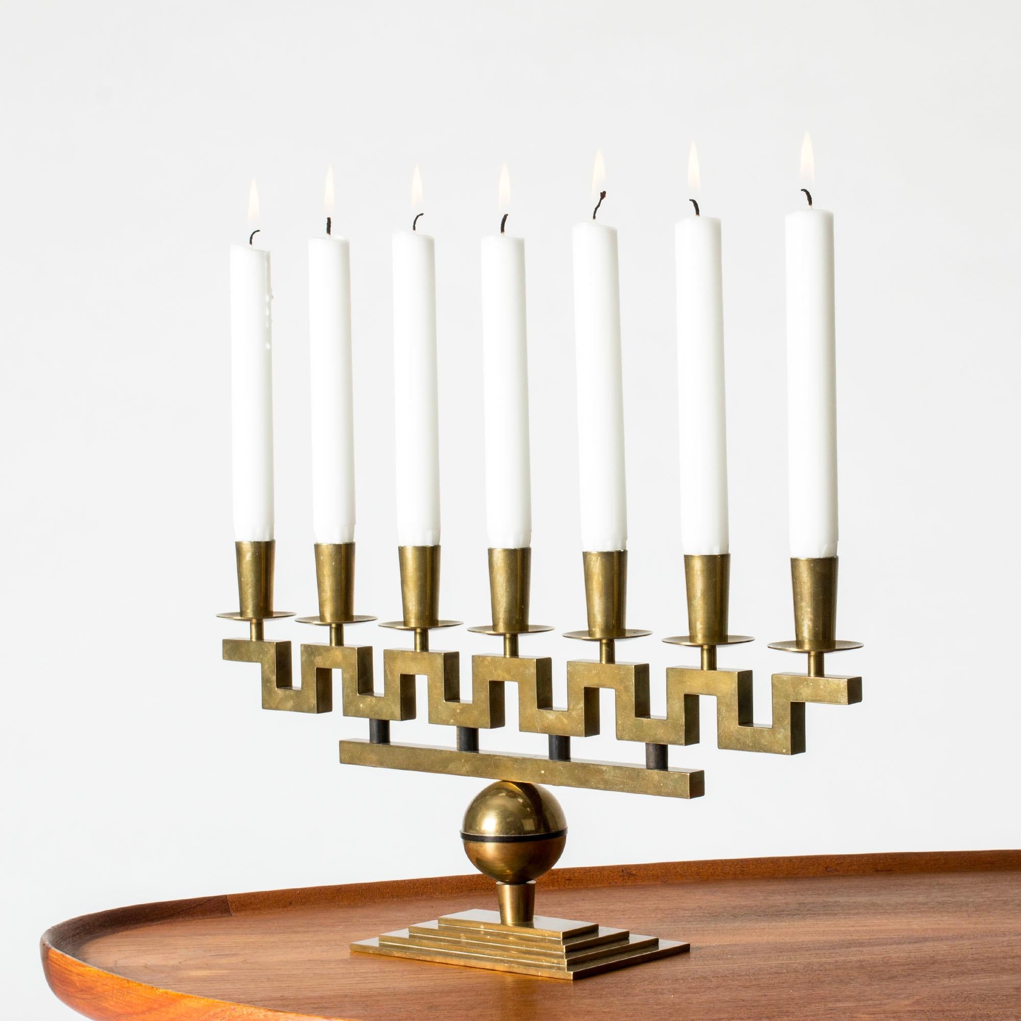 Scandinavo moderno Candelabro d'ottone d'epoca del secolo scorso di Lars Holmström, Svezia, anni '40 in vendita