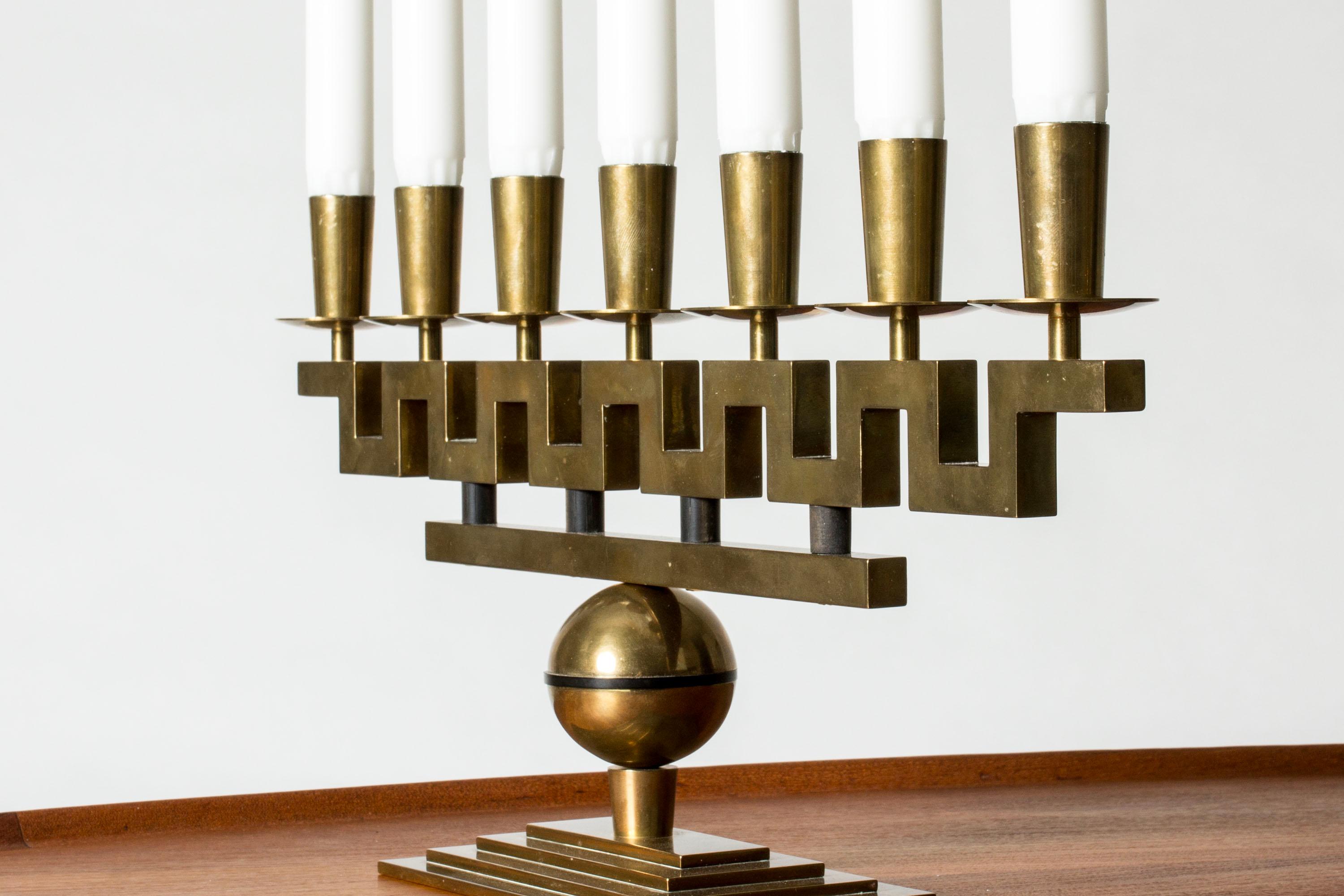 Candelabro d'ottone d'epoca del secolo scorso di Lars Holmström, Svezia, anni '40 In condizioni buone in vendita a Stockholm, SE
