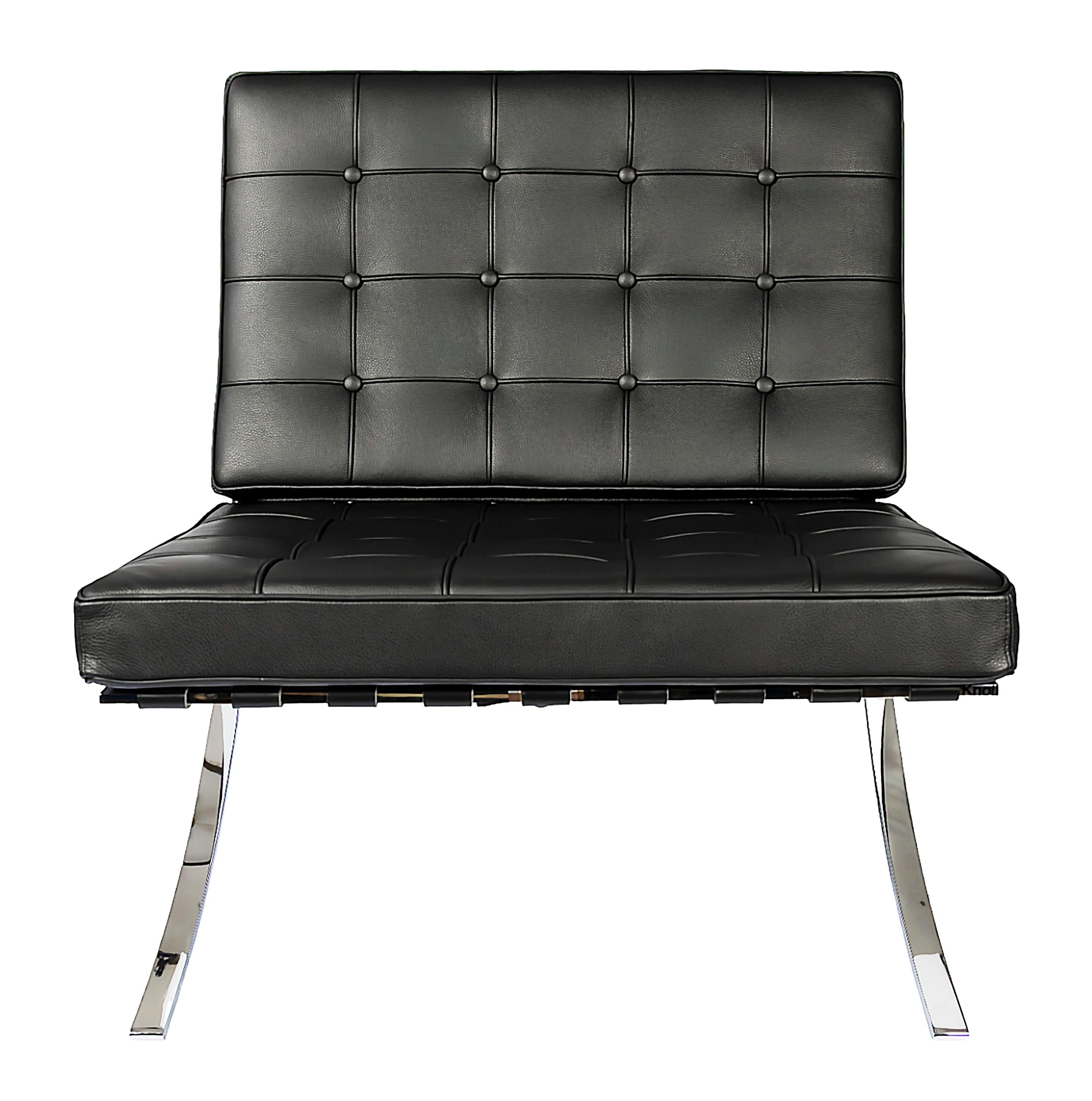 Vintage Barcelona Chair designed by Ludwig Mies van der Rohe in 1920-1949. 
The base is in chrome metal and black leather upholstery.
Labeled on the base: Knoll, Knoll International, Handmade in Italy. 
Very good/excellent vintage condition.

 

 