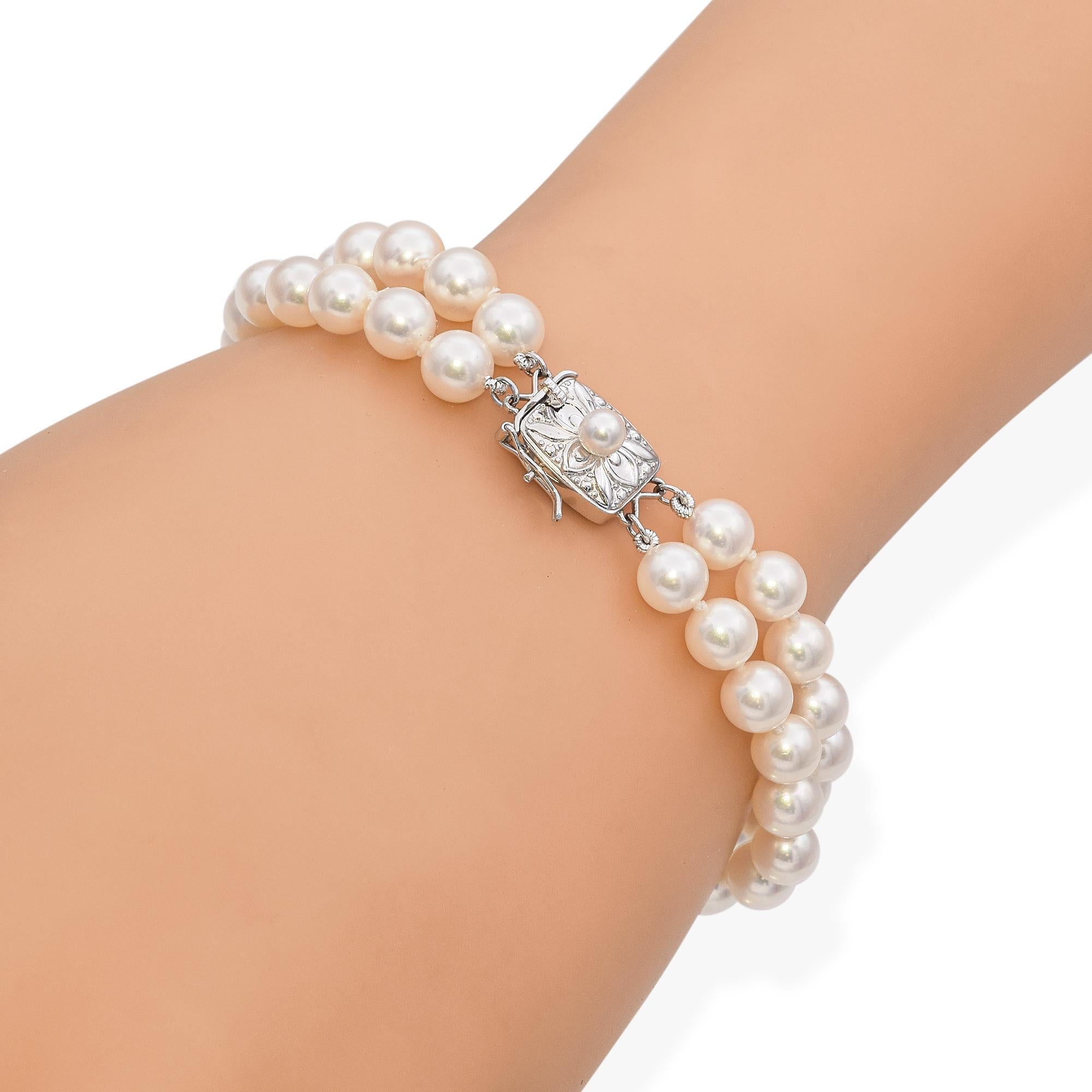 Vintage Mikimoto 14k Weißgold Doppelstrang-Perlenarmband im Zustand „Gut“ im Angebot in New York, NY