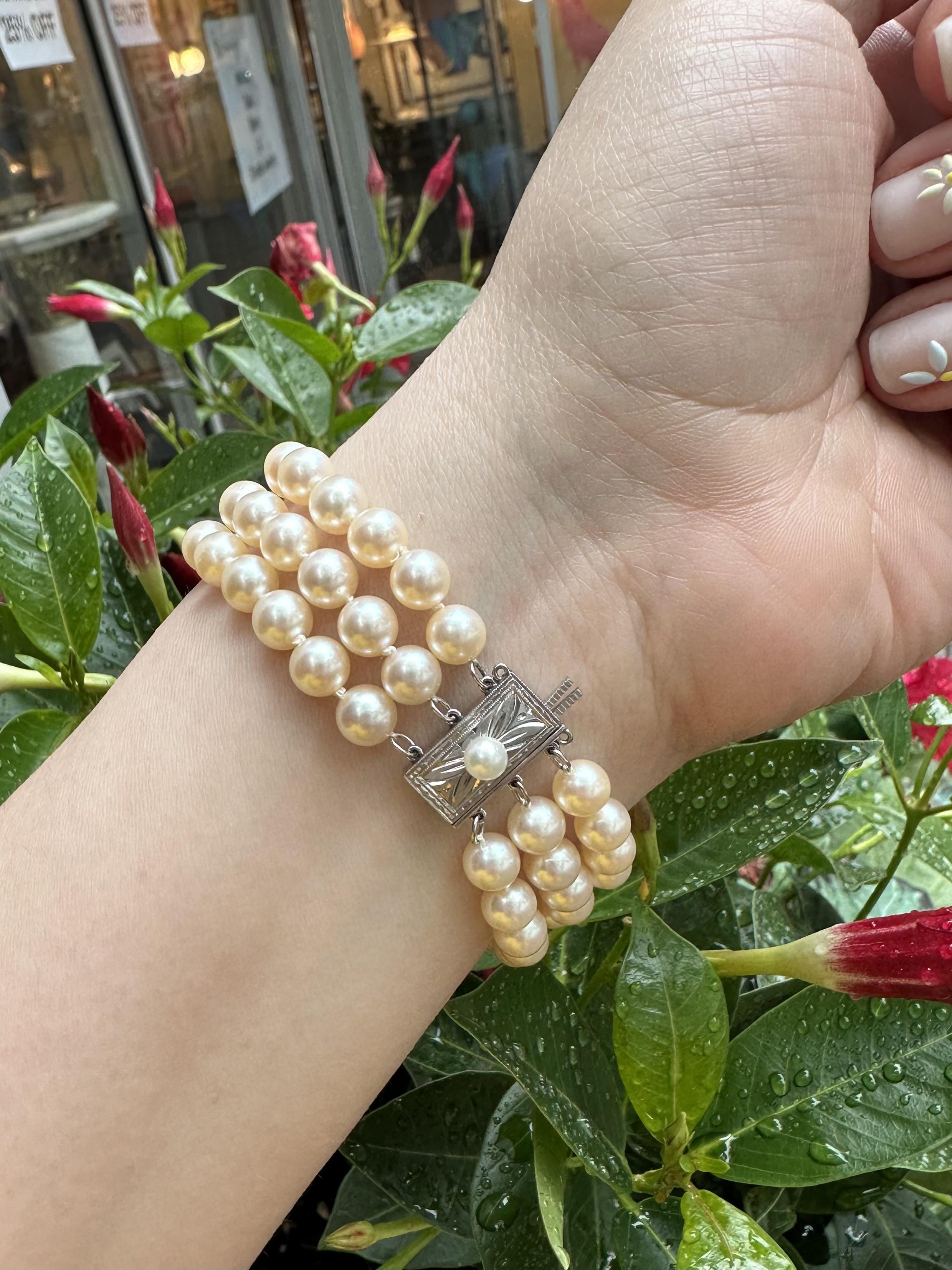 Pulsera vintage Mikimoto de 3 vueltas con perlas de 6,5-7 mm y cierre grabado en oro de 14k en venta 3