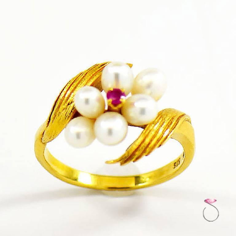 Vintage Mikimoto Akoya Pearl and Ruby Ring in 18 Karat In Excellent Condition In Honolulu, HI