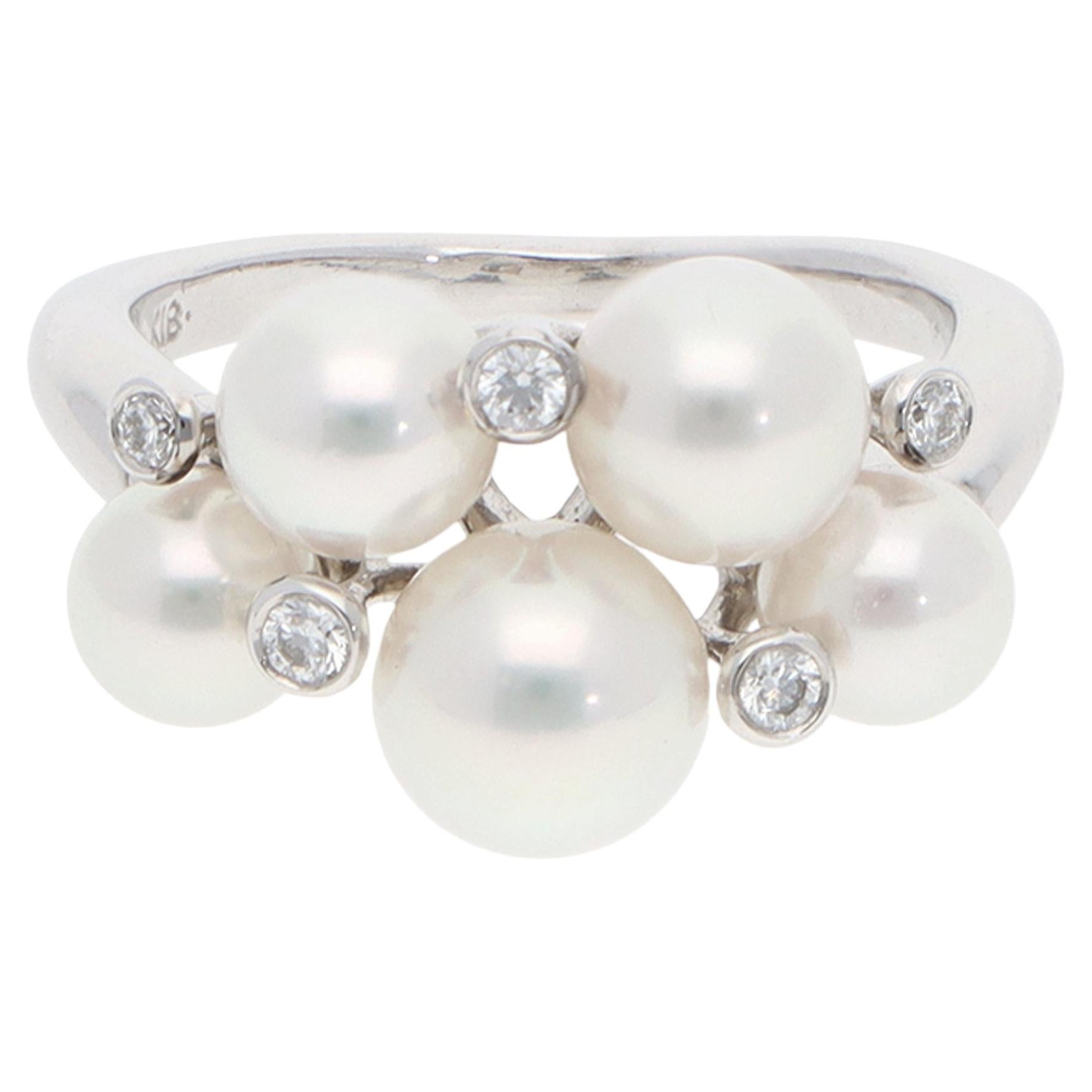 Anello vintage Mikimoto con perla Akoya "Bubble" e diamanti in oro bianco in vendita