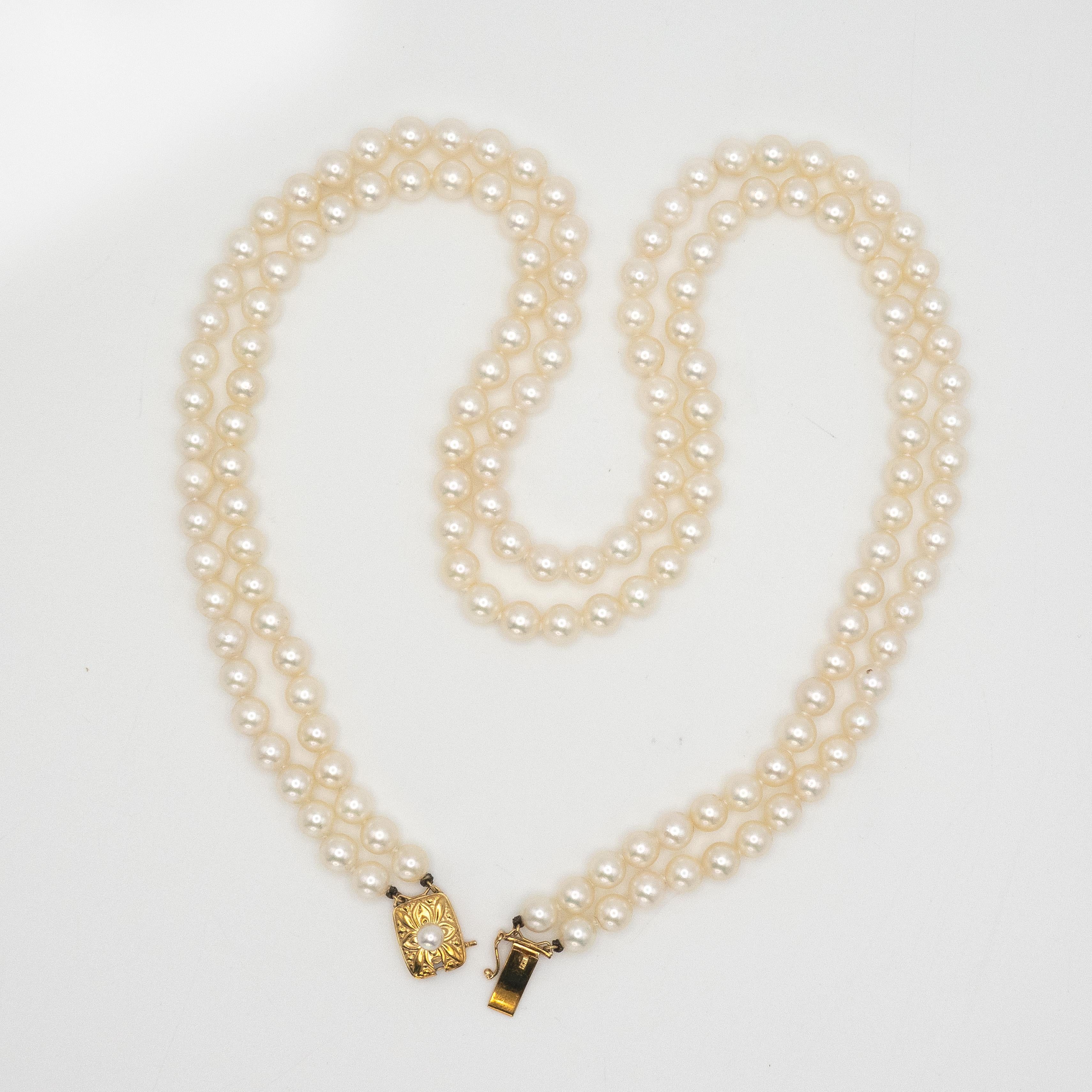 Femenino o masculino Collar vintage Mikimoto de perlas Akoya de doble vuelta en venta