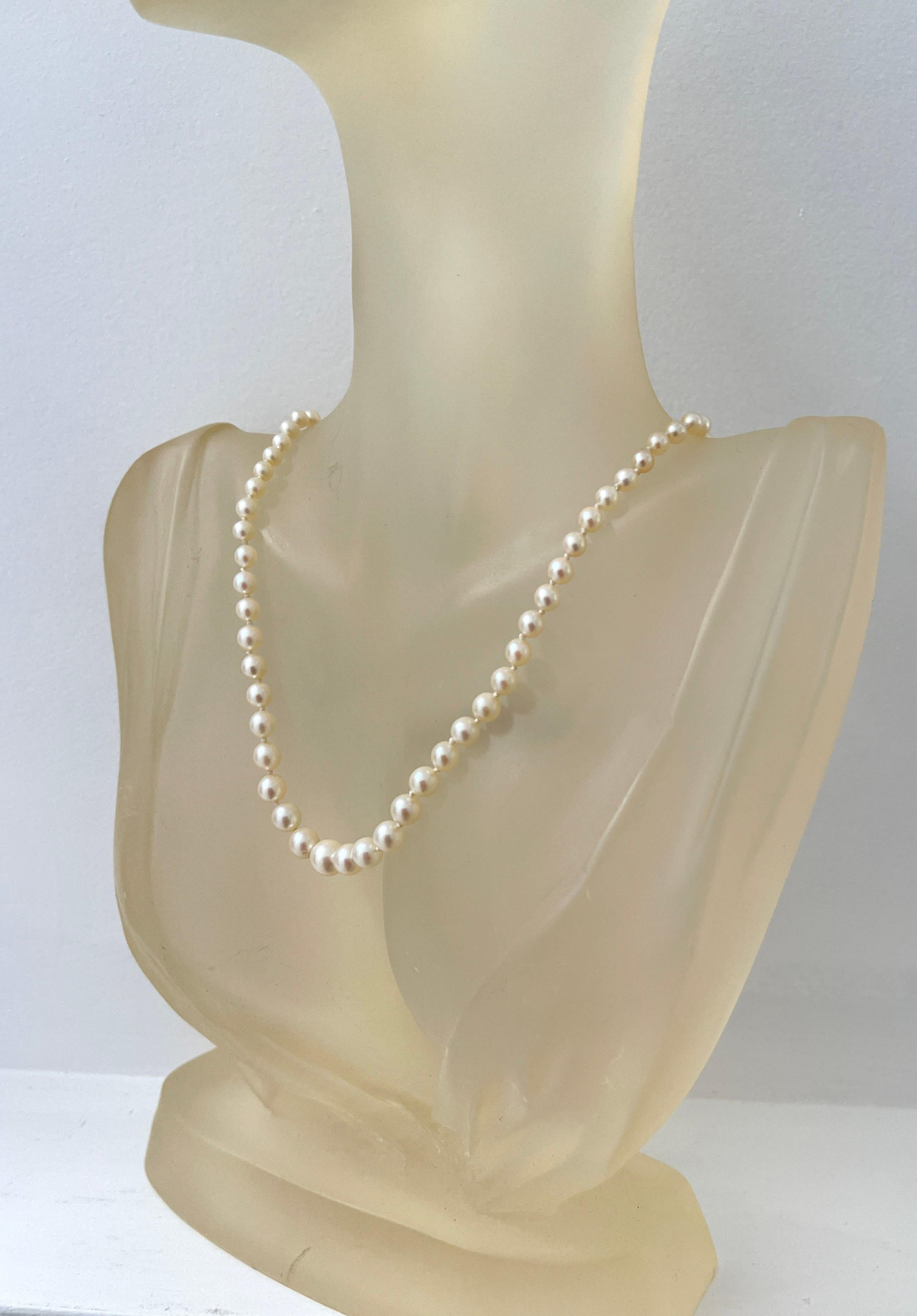 Vintage Mikimoto Graduated Akoya Pearl Strand Necklace Silver Clasp  For Sale 1