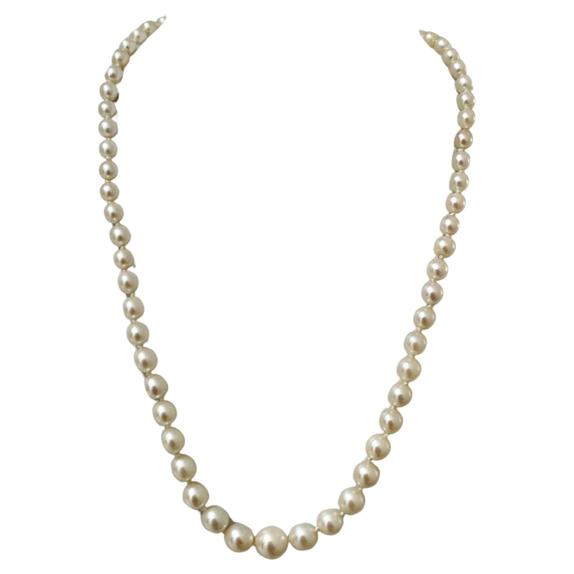 Vintage Mikimoto Abgestufte Akoya Perlenstrang-Halskette mit Silberverschluss 