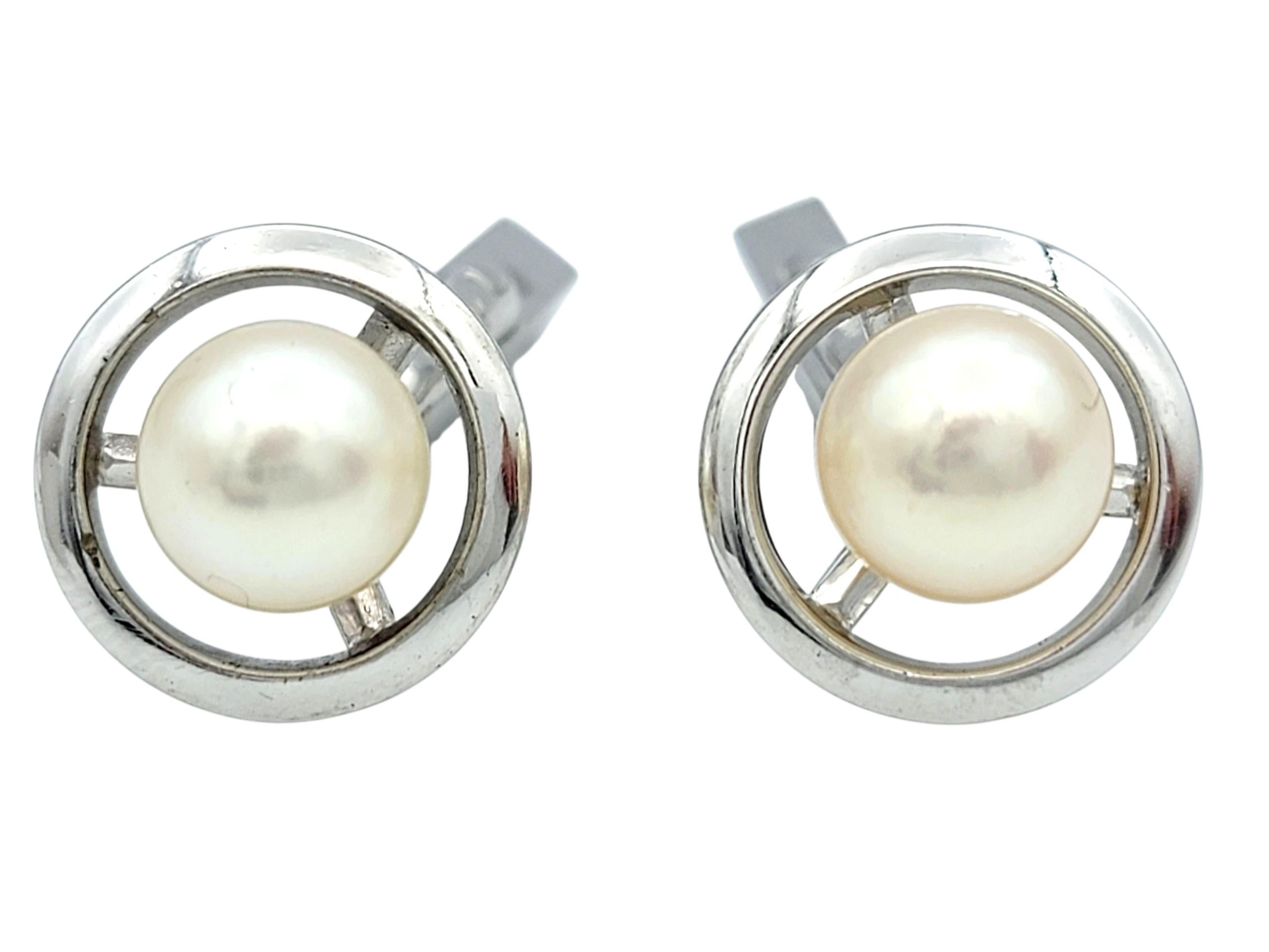Set di 3 gemelli con perla e spilla per cravatta di Mikimoto d'epoca in oro bianco 18 carati In condizioni buone in vendita a Scottsdale, AZ