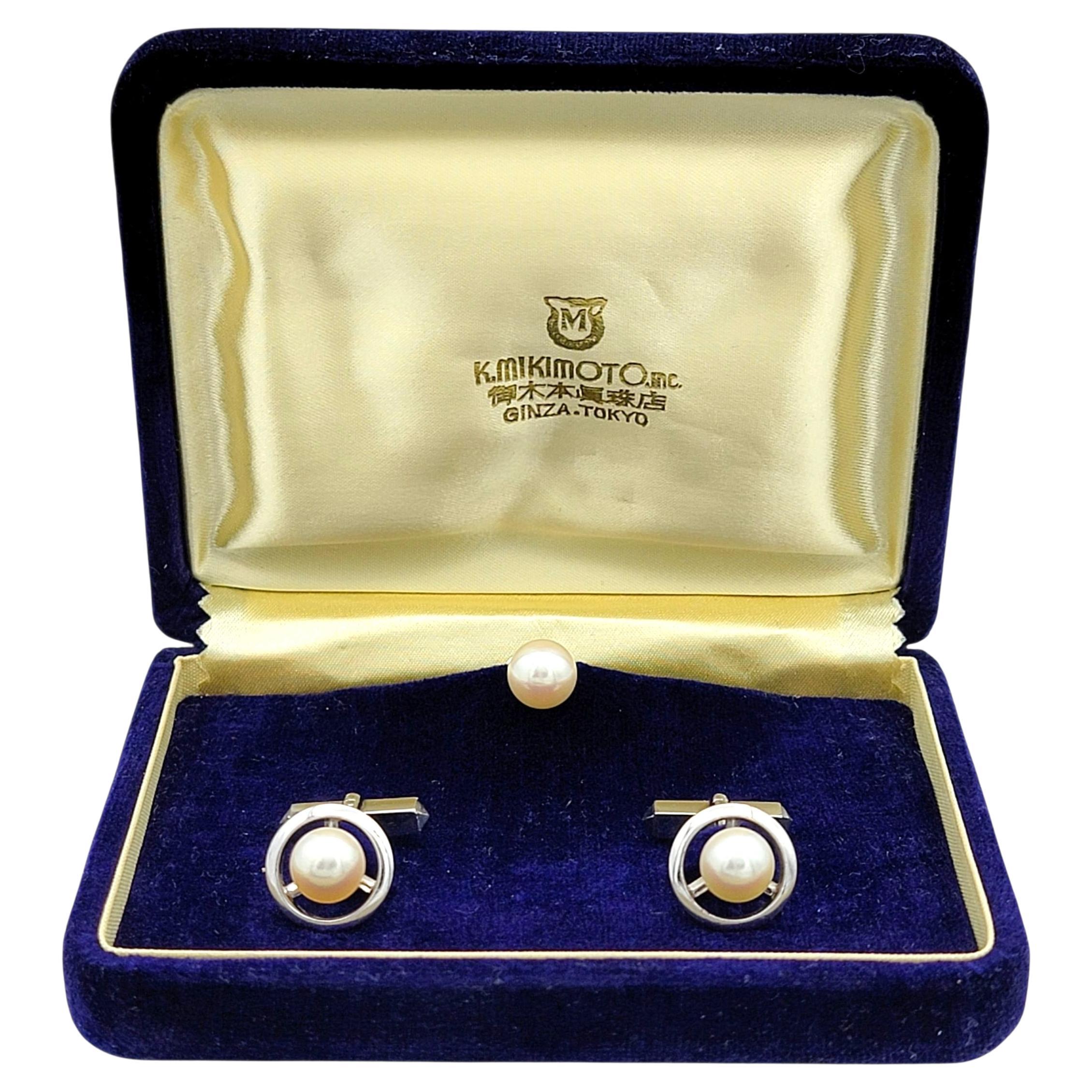 Set di 3 gemelli con perla e spilla per cravatta di Mikimoto d'epoca in oro bianco 18 carati in vendita