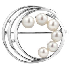  Used Mikimoto Six Saltwater Akoya Pearl 14K White Gold 1.5 Inch Brooch 