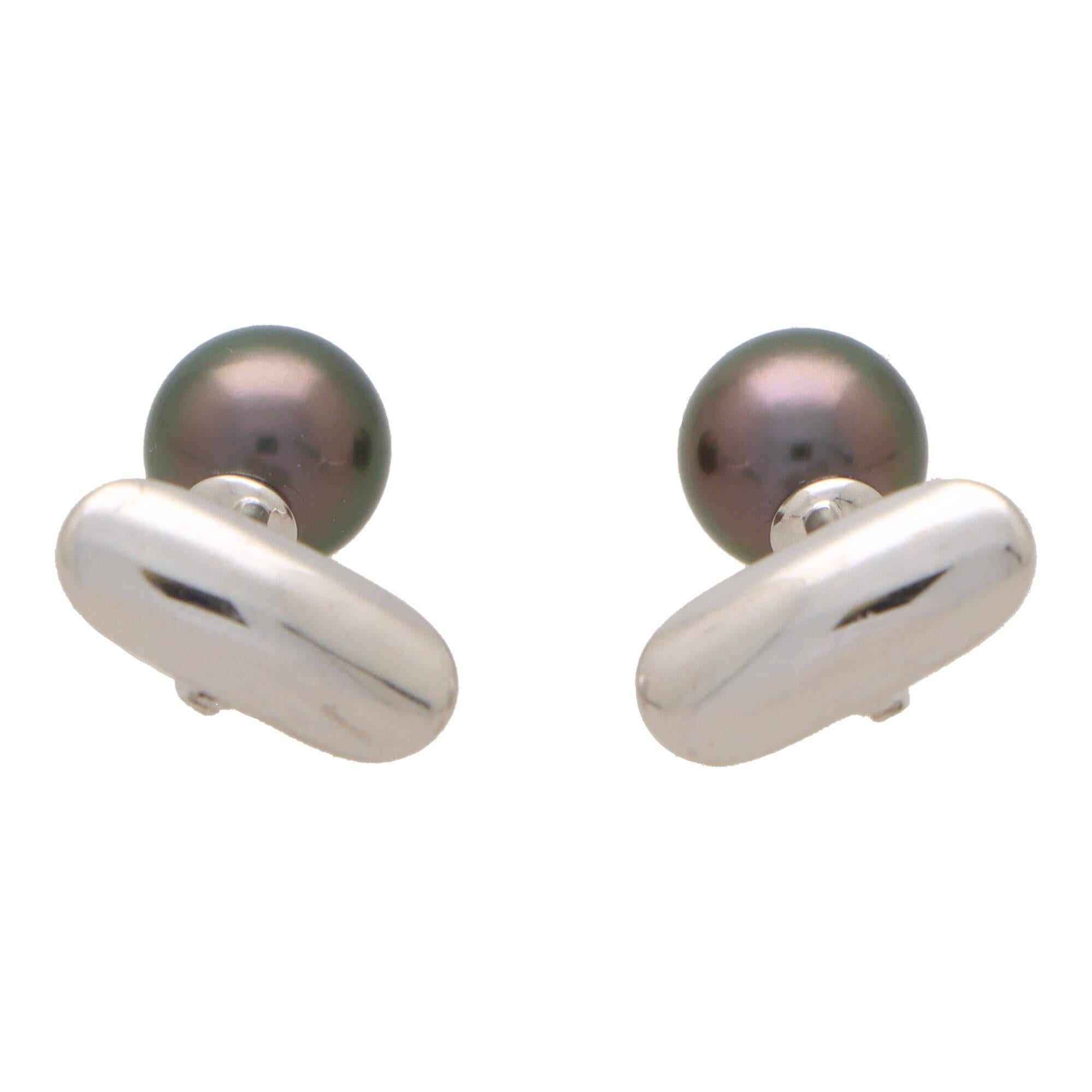 A unique pair of vintage Mikimoto Tahitian pearl swivel back cufflinks set in 18k white gold.

From a now discontinued collection, each cufflink is composed of a lustrous black Tahitian pearl. The pearl is secured to a bar fitting with a white gold