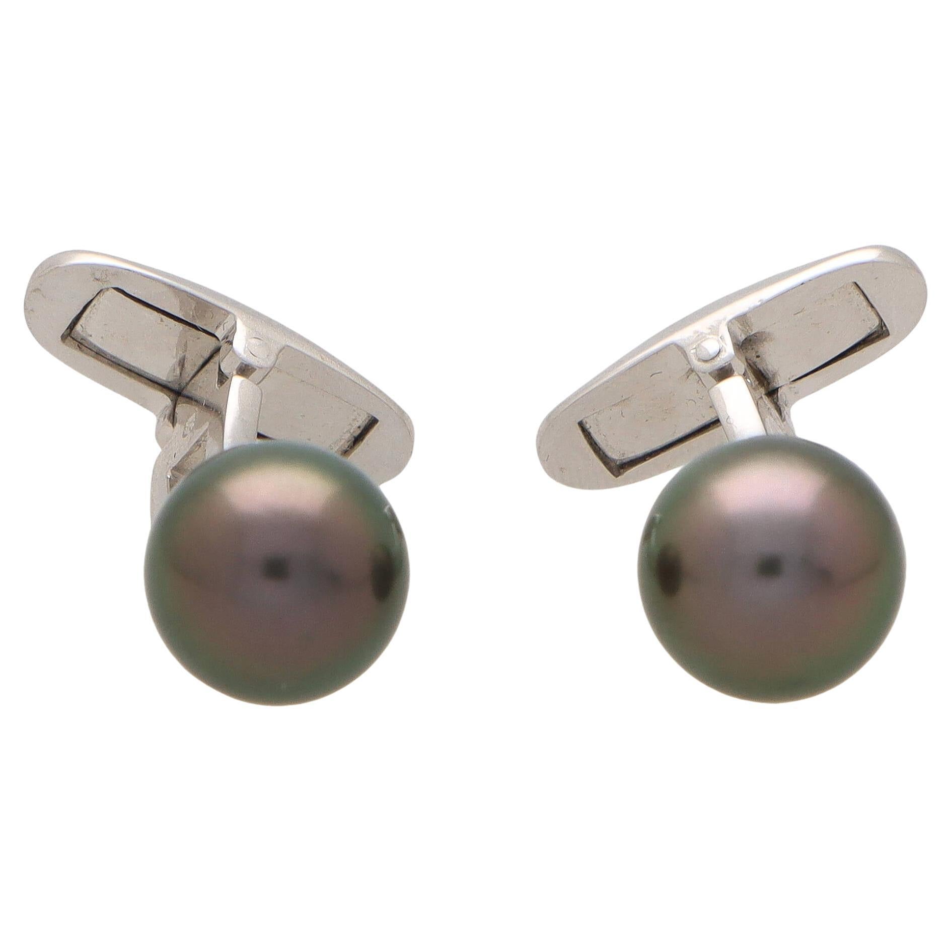  Vintage Mikimoto Tahitian Pearl Swivel Back Cufflinks in 18k White Gold For Sale