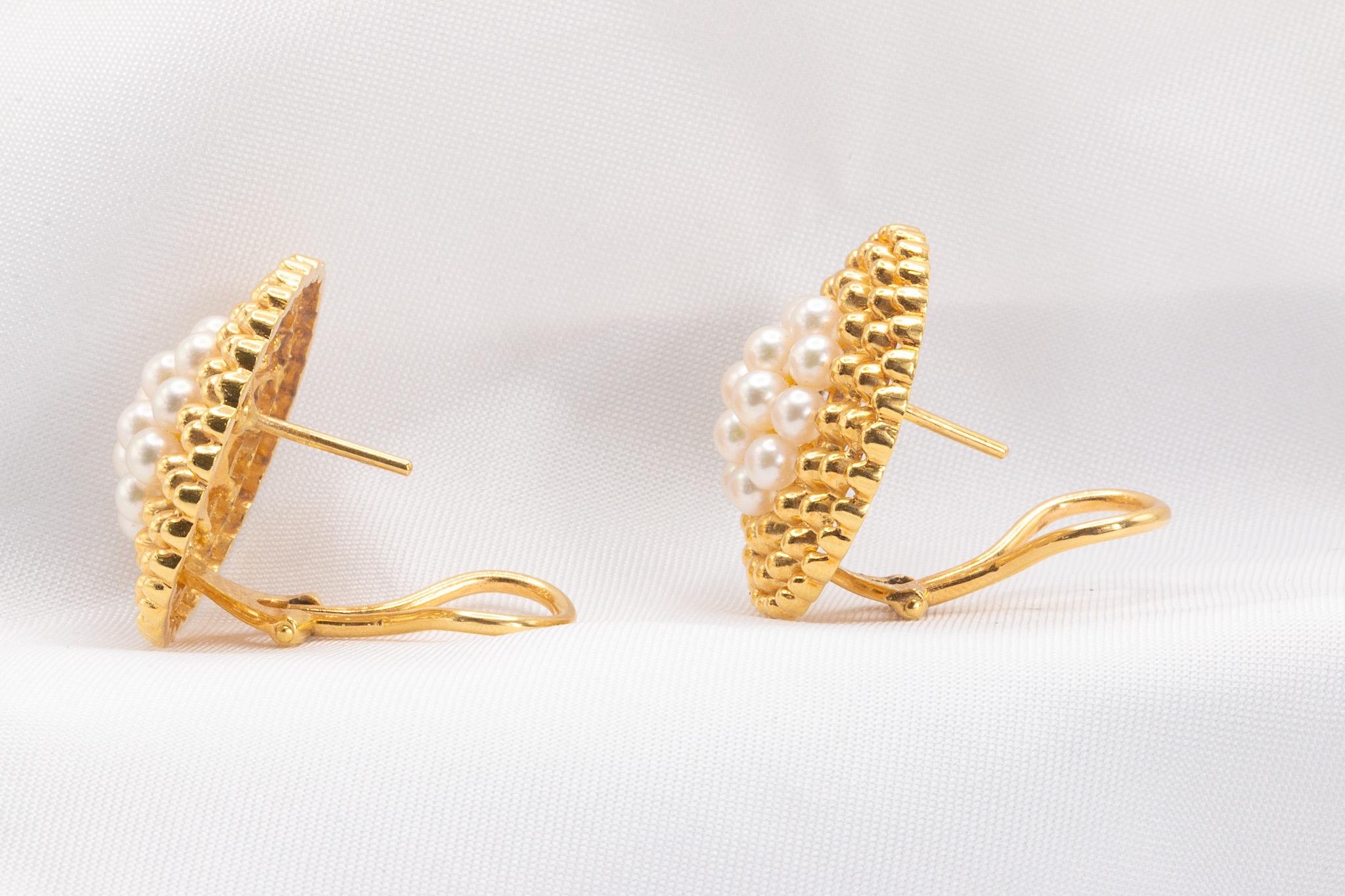 Pendientes de perlas vintage Mikimoto Unique de oro amarillo de 18k Corte redondo en venta
