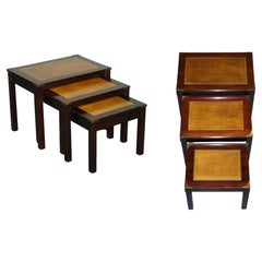 VINTAGE MILITAIRE CAMPAIGN BRASS NEST OF TABLES WiTH CAMEL BROWN LEATHER TOPS