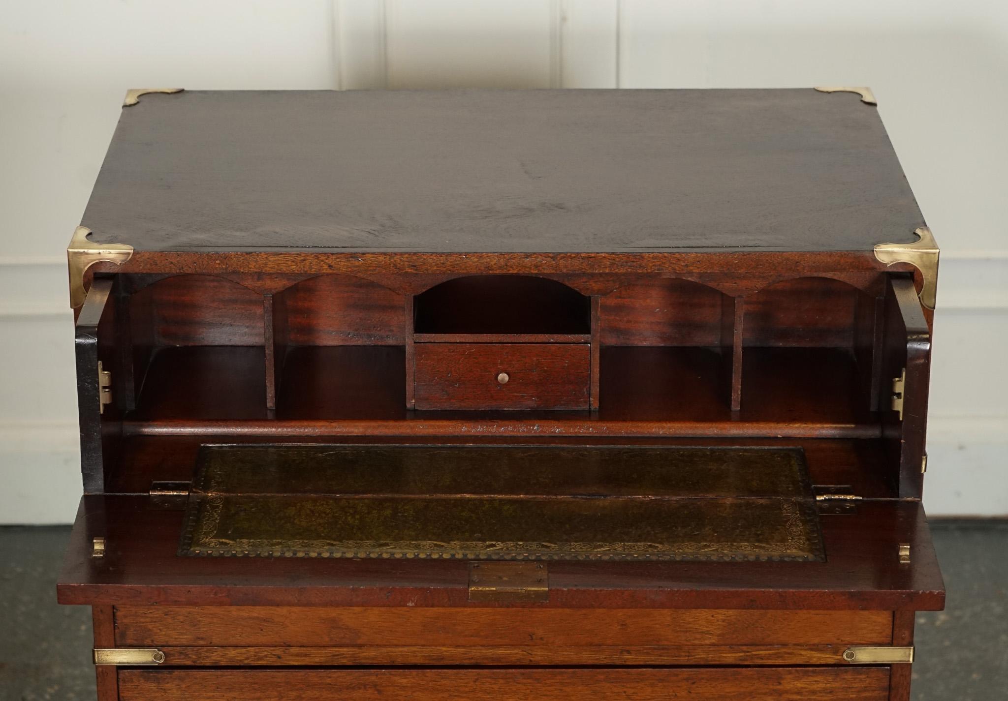 CASSETTIERA DA CAMPAGNA MILITARE D'EPOCA CON PELLE VERDE INVECCHIABILE in vendita 2