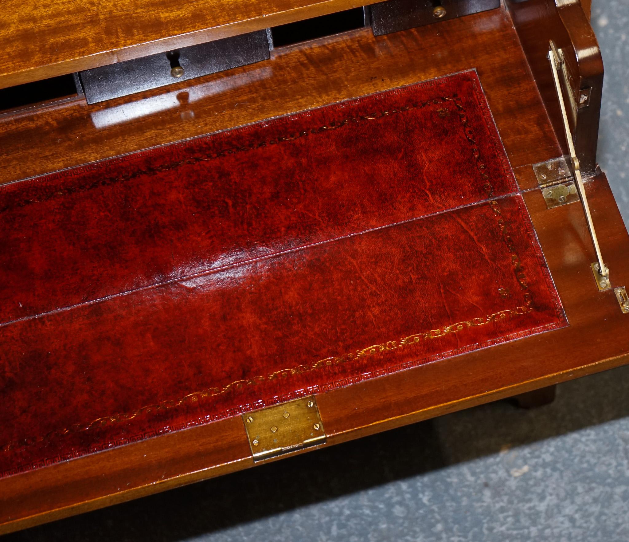 cassettiera d'epoca per la campagna militare con pelle rossa invecchiata in vendita 1