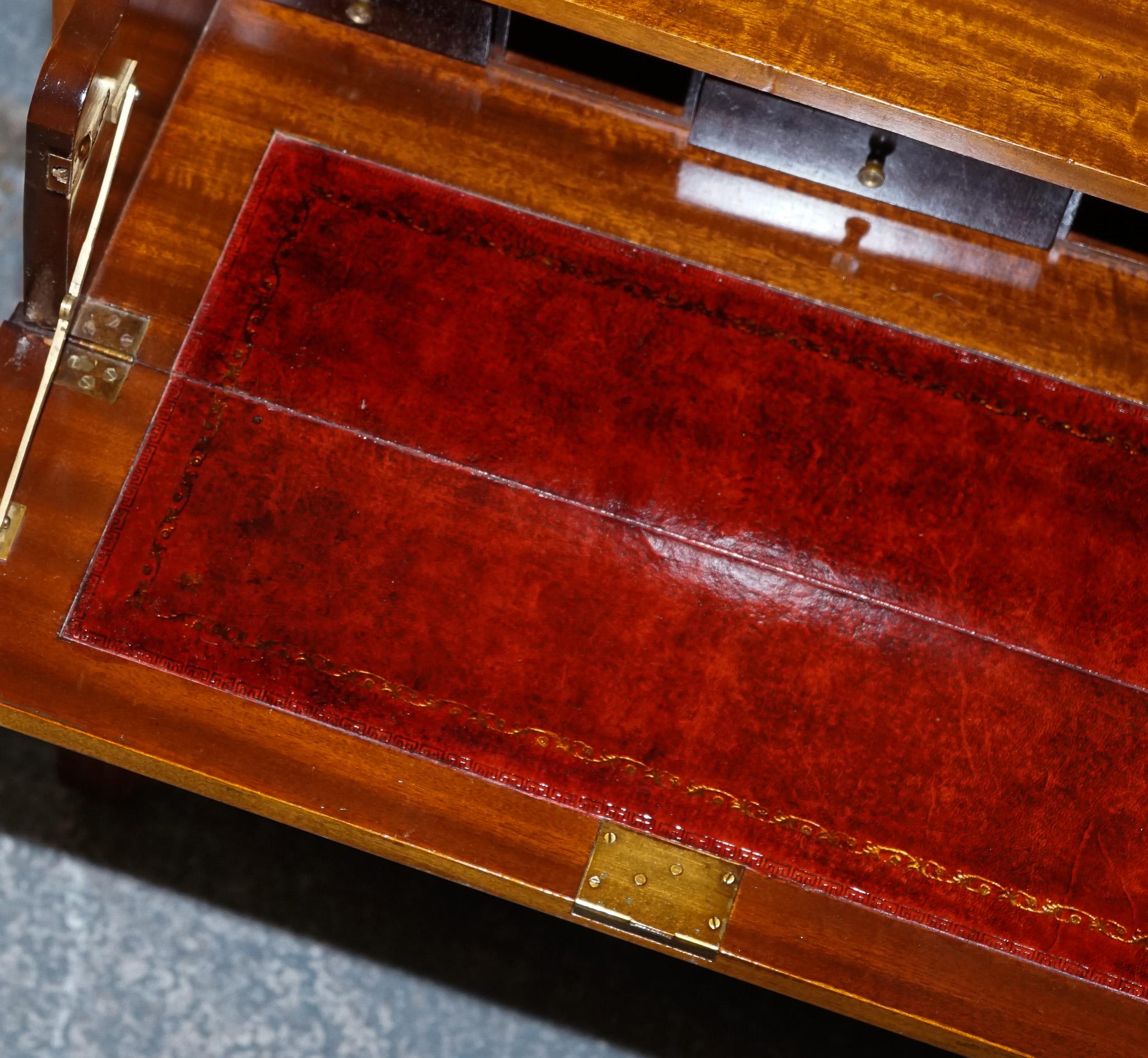 cassettiera d'epoca per la campagna militare con pelle rossa invecchiata in vendita 2