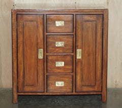Credenza militare d'epoca in stile Campaigner con cassetti Parte di una grande suite