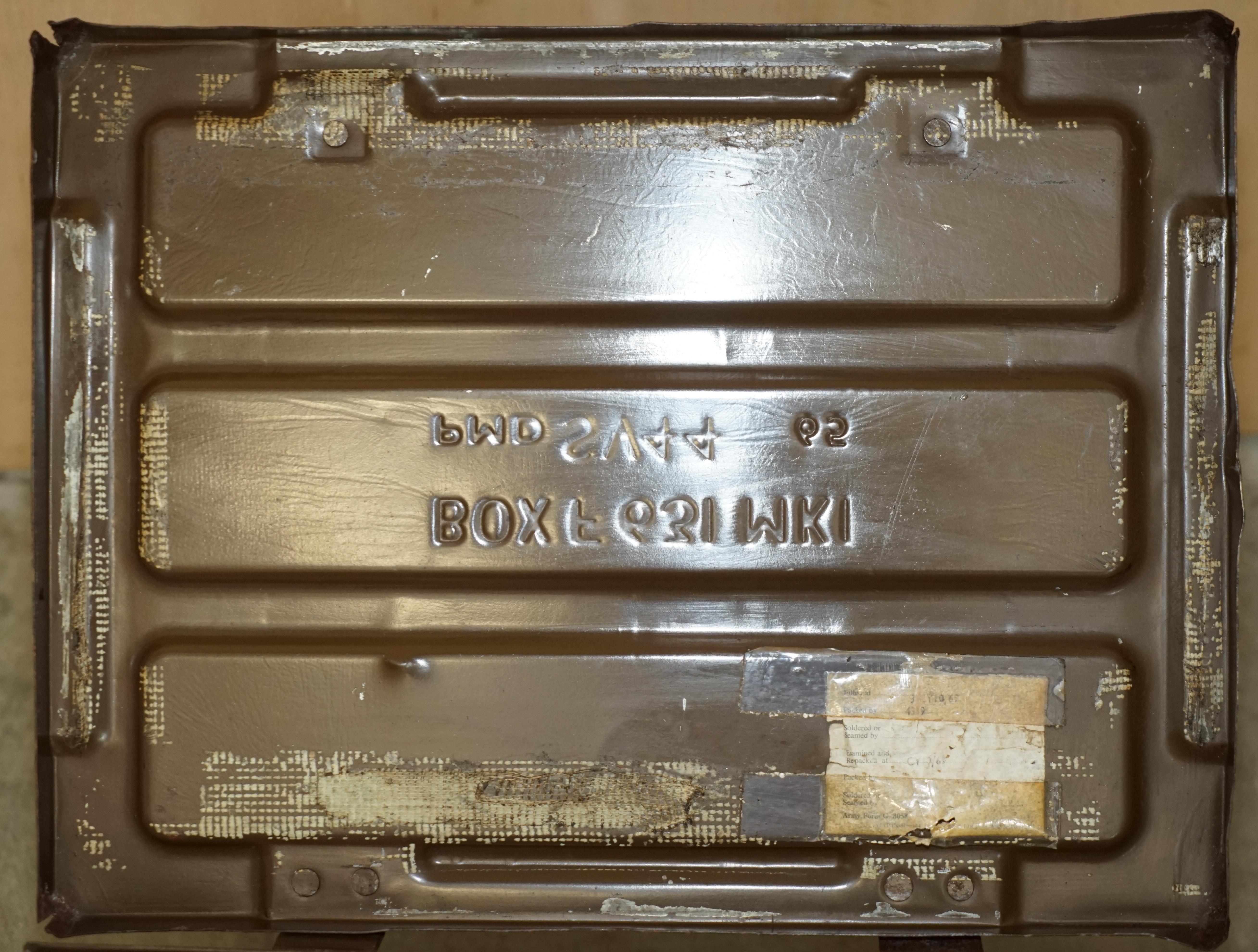 Métal Boîte à munitions de campagne militaire vintage de la seconde guerre mondiale, superbe Patina d'époque en vente